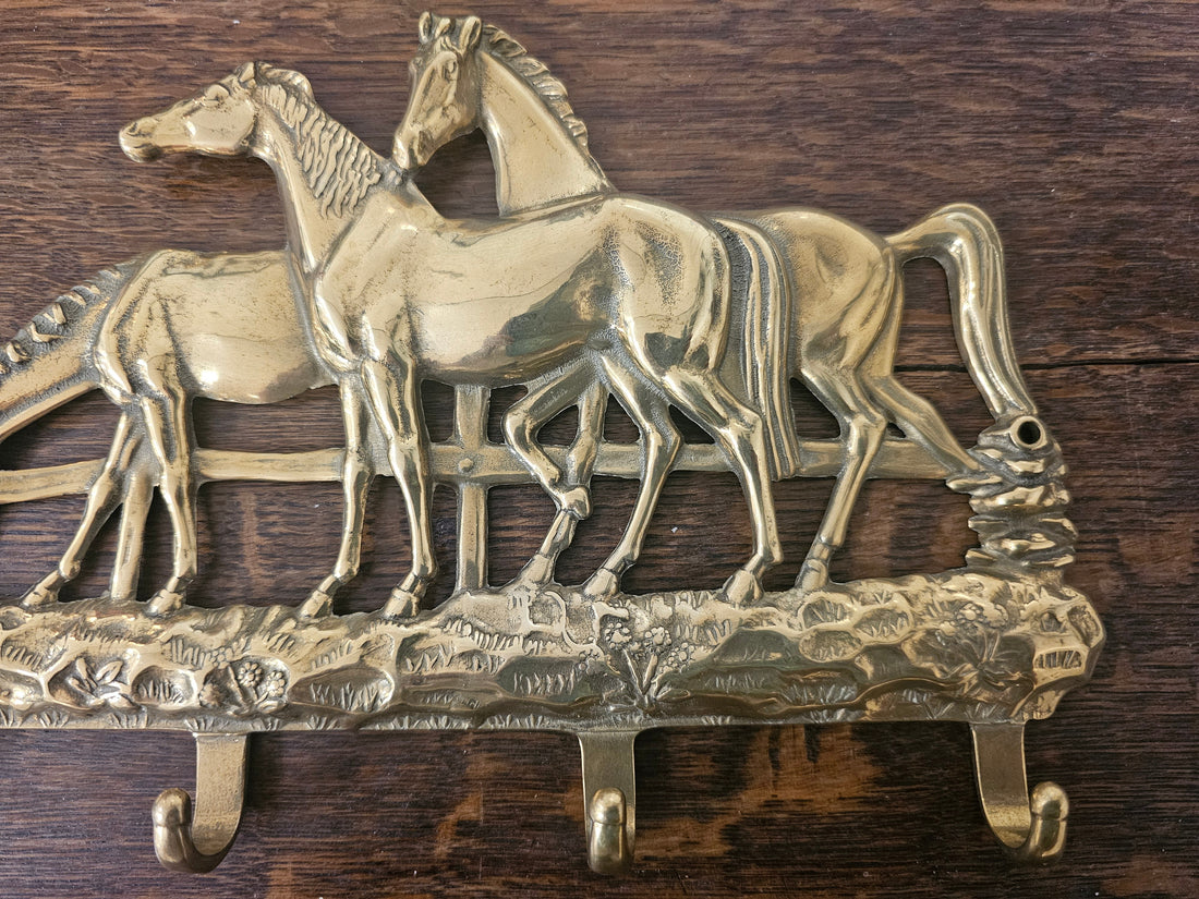 Messing kapstok met paarden bij hek 27,5 x 17 cm