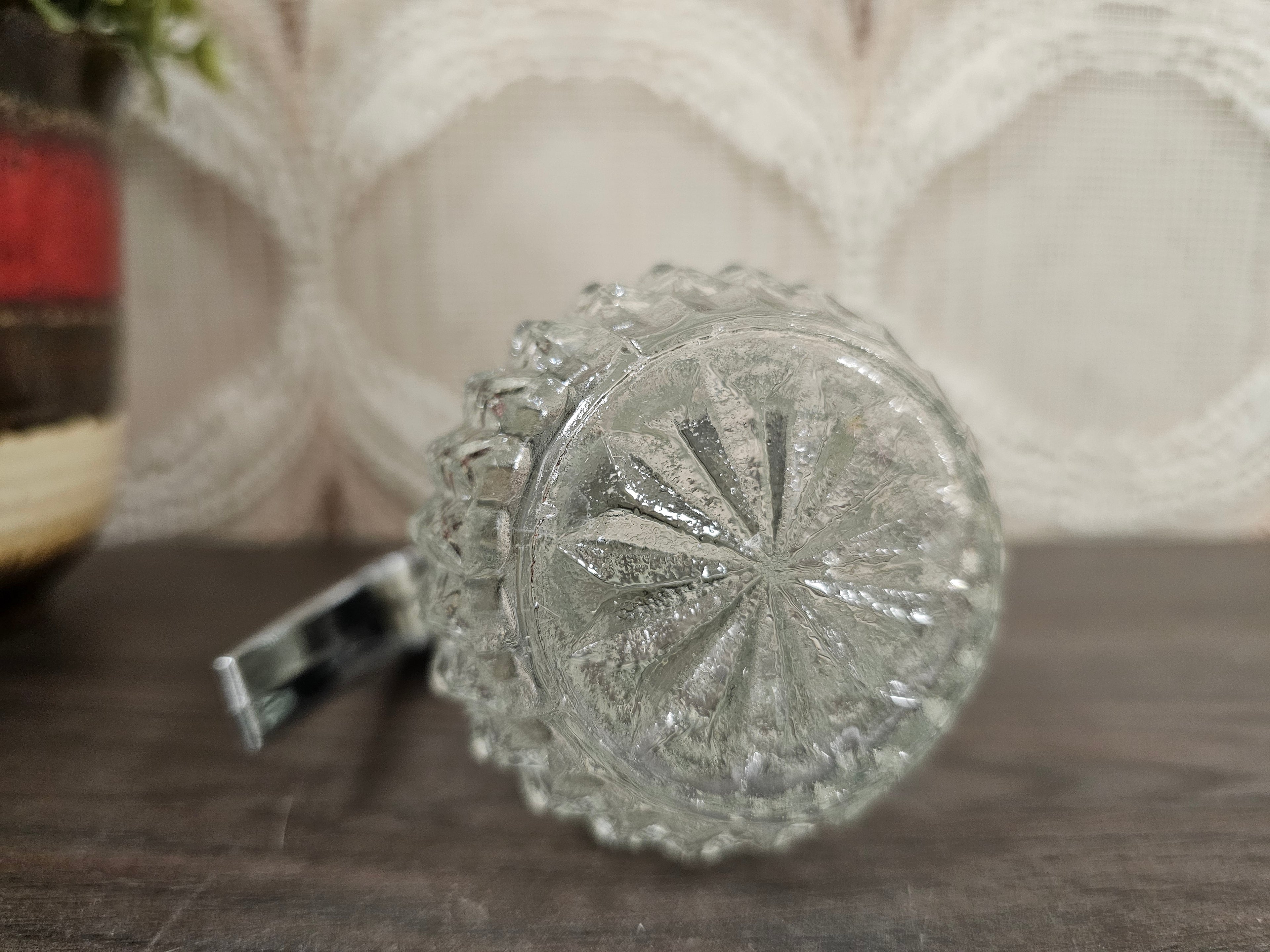 Glazen suikerstrooier met metalen schuif