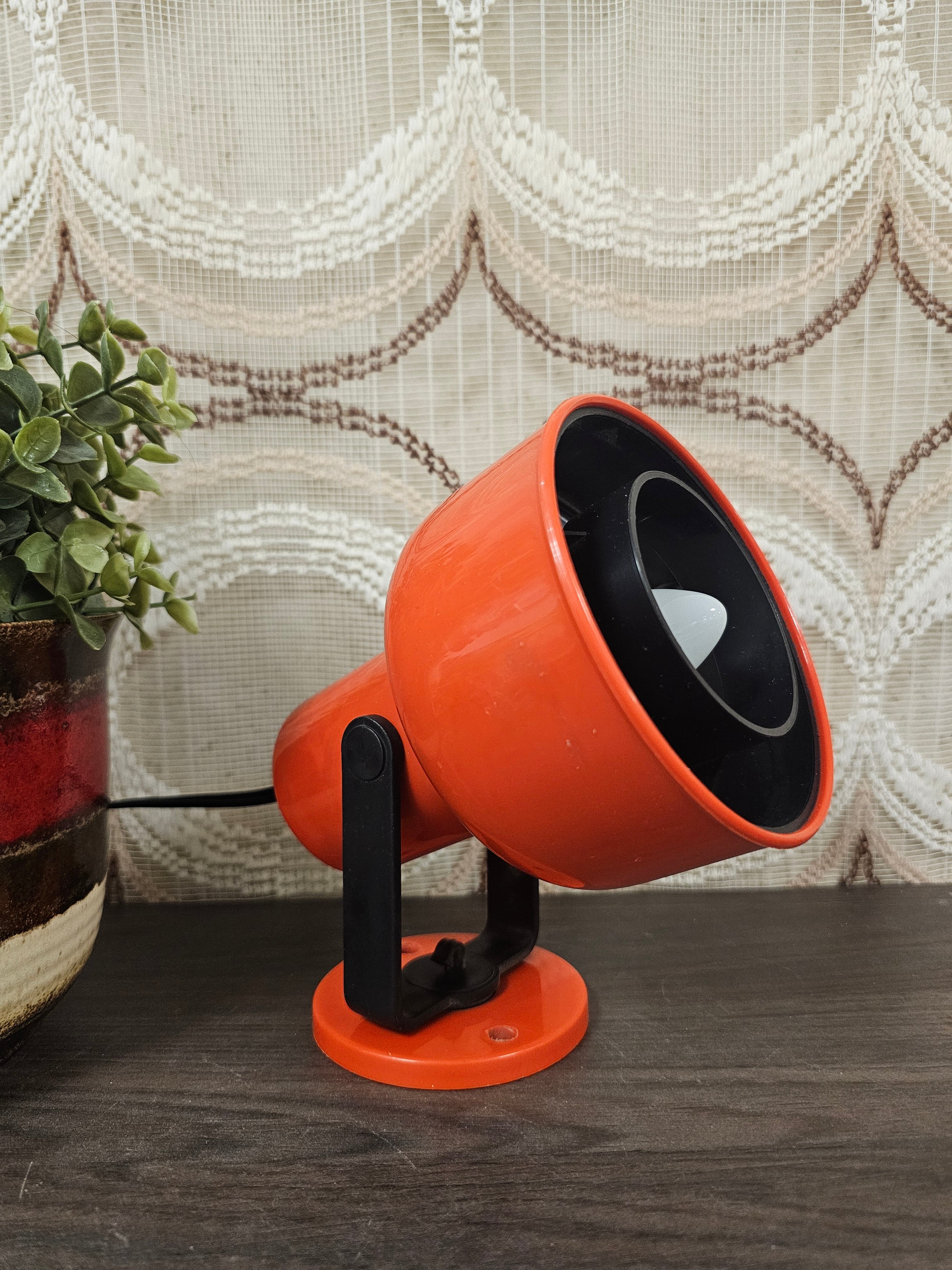 Jaren 70 spot lamp oranje kunststof