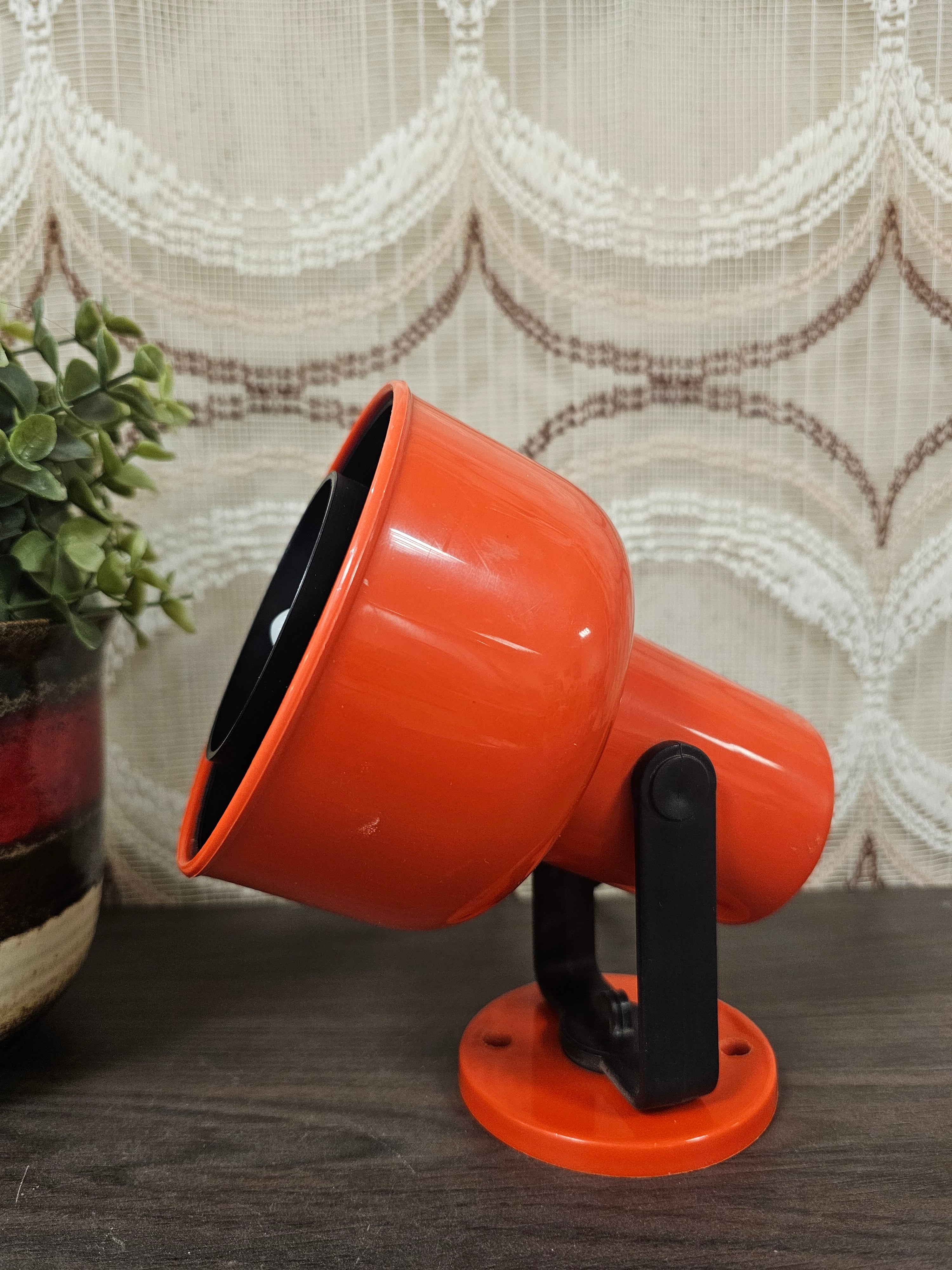 Jaren 70 spot lamp oranje kunststof