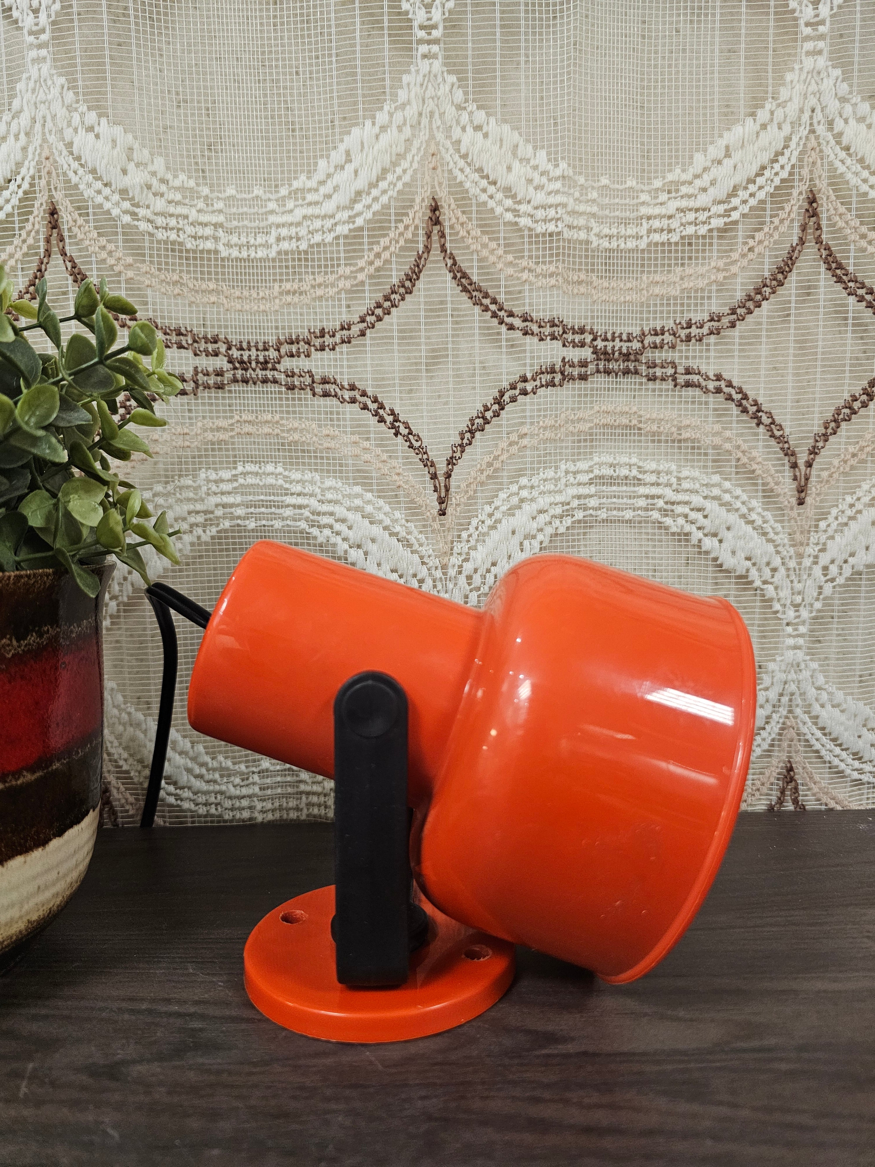 Jaren 70 spot lamp oranje kunststof