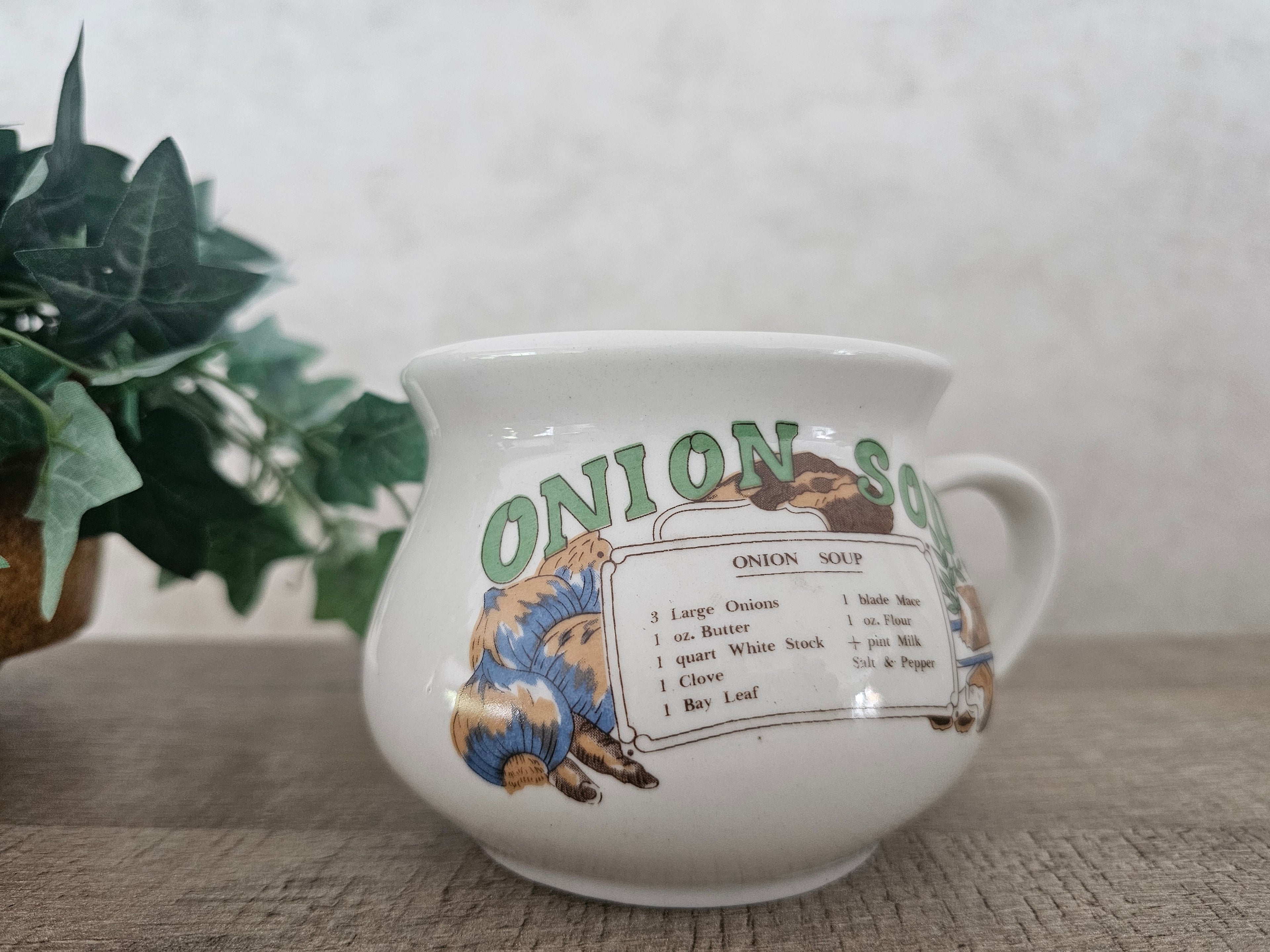Witte vintage soepkom onion soup