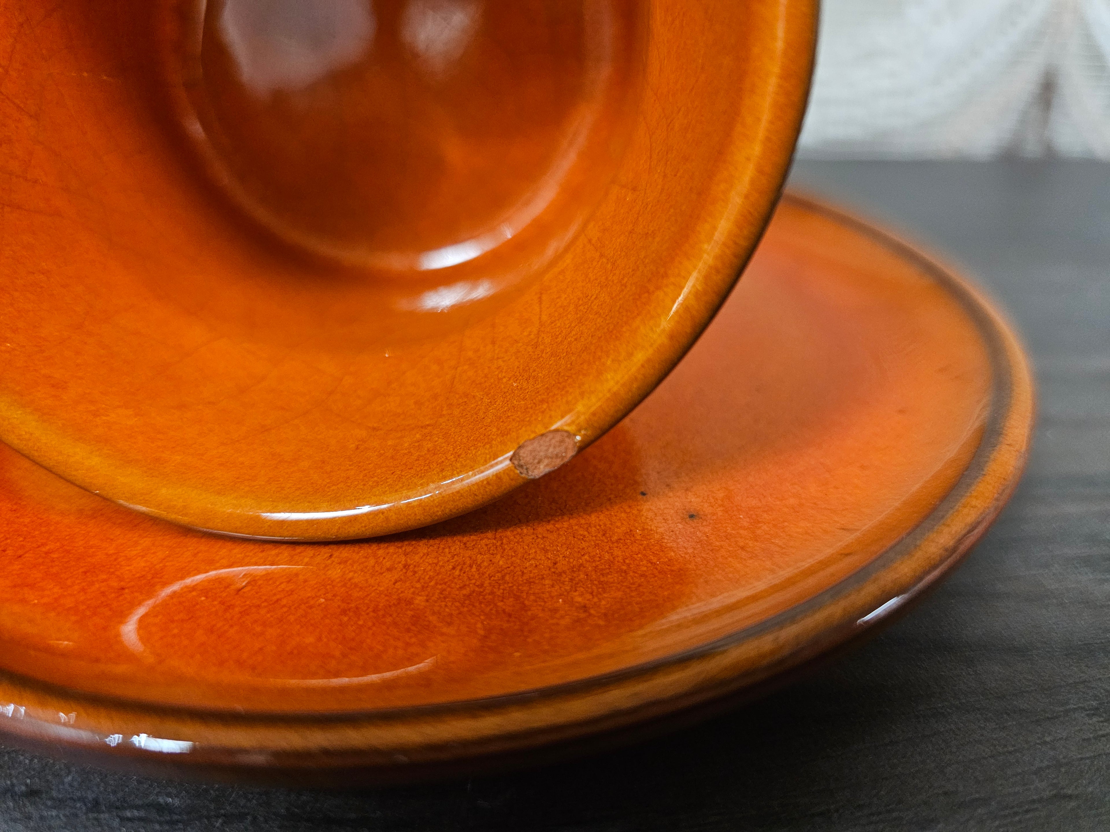 Kop en schotel oranje paarse fat lava