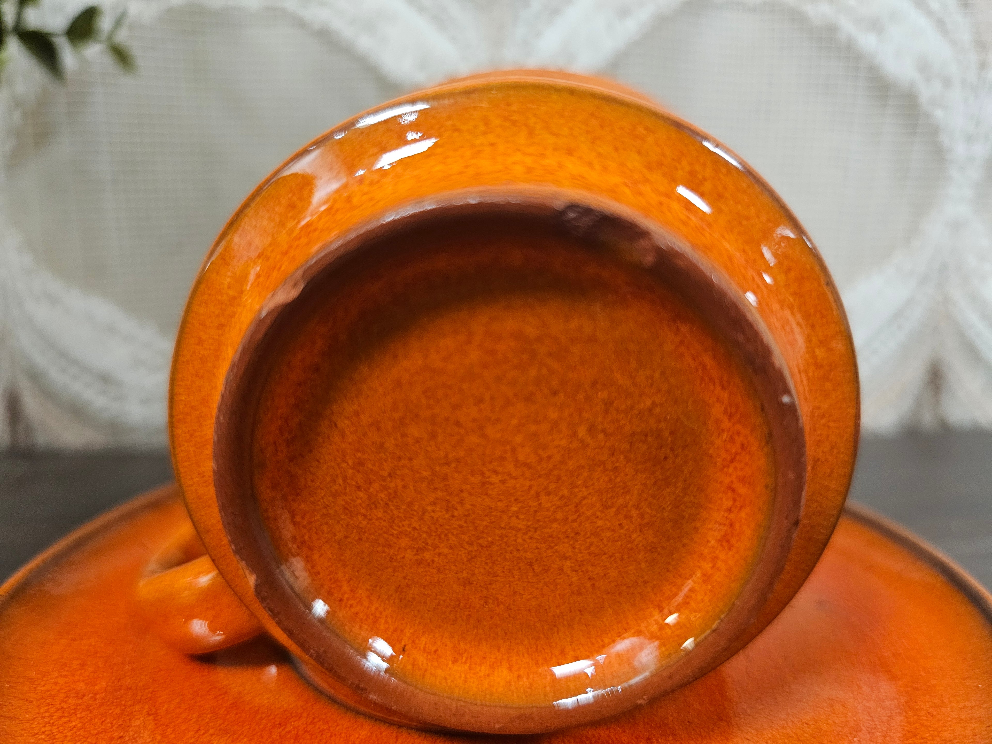 Kop en schotel oranje paarse fat lava
