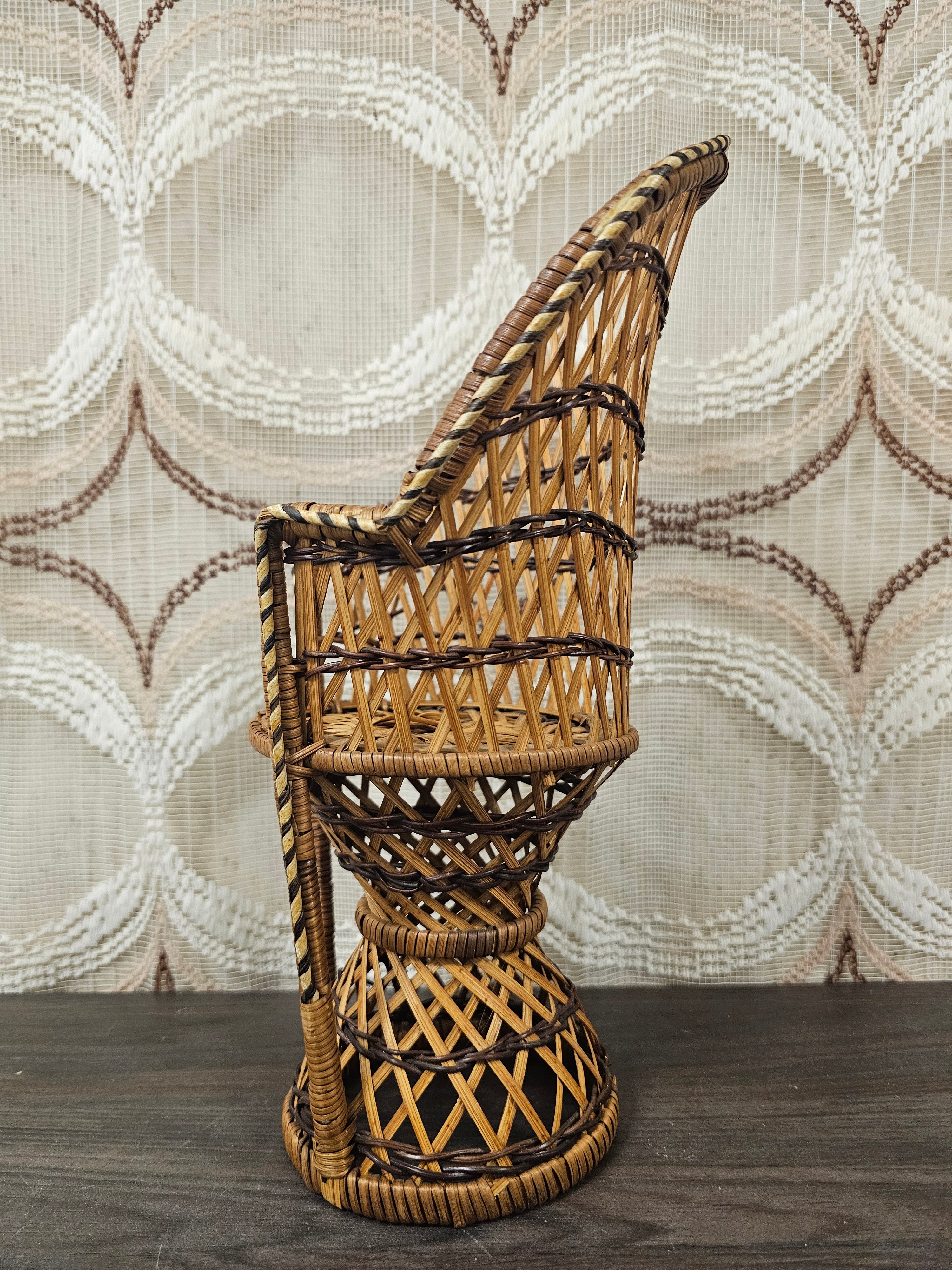Pauwenstoel rotan poppenstoel 31 cm