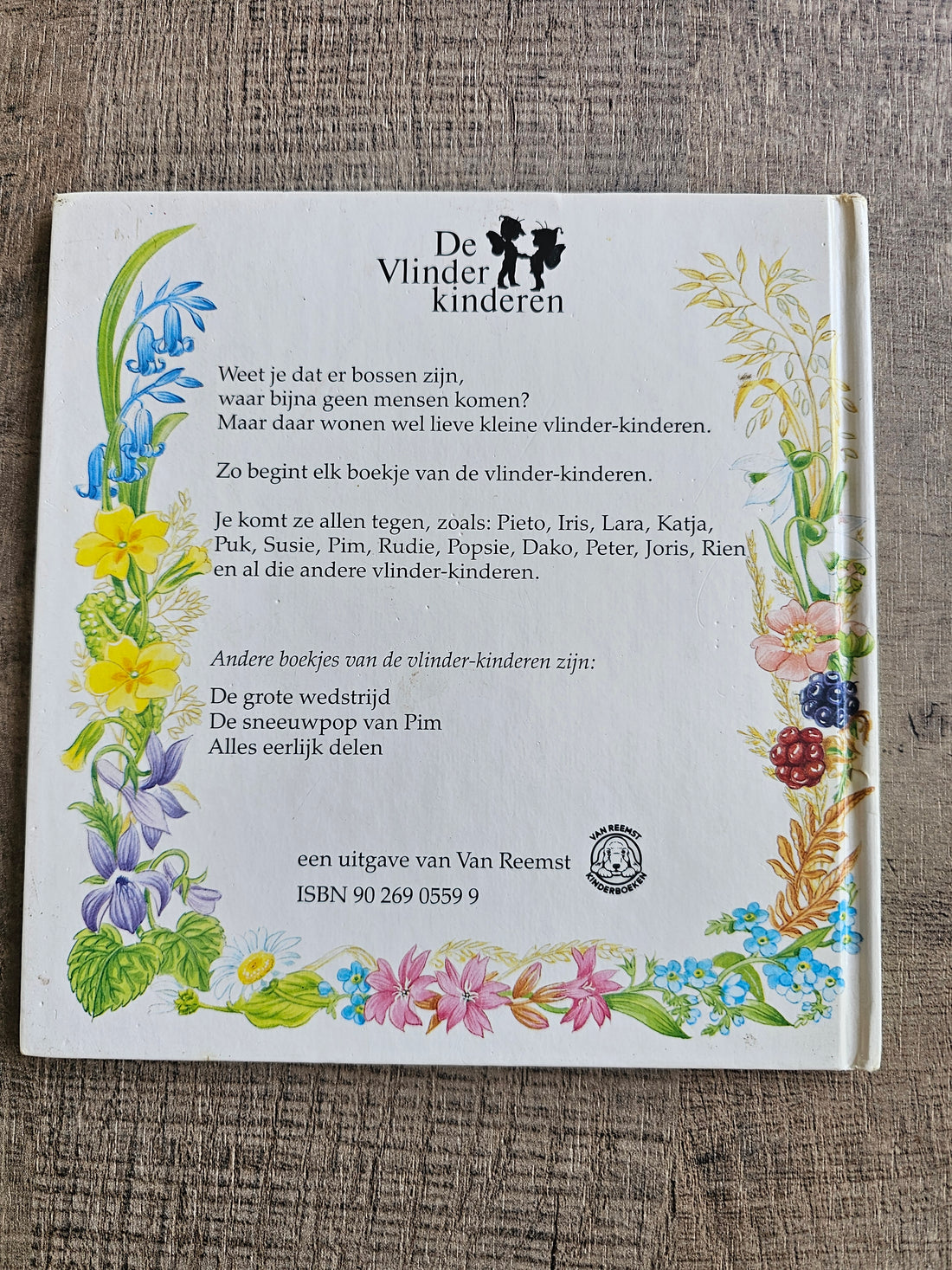 De vlinderkinderen Rijden door de bossen