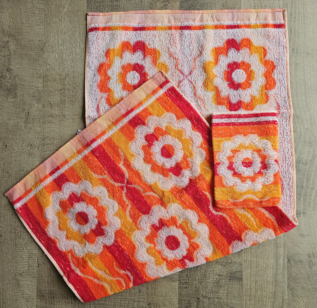 Handdoek washand oranje rood gebloemd