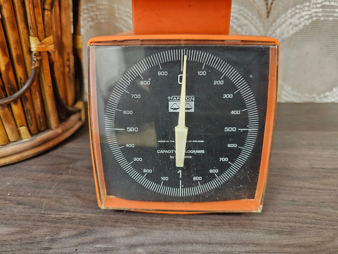 Hanson oranje keukenweegschaal