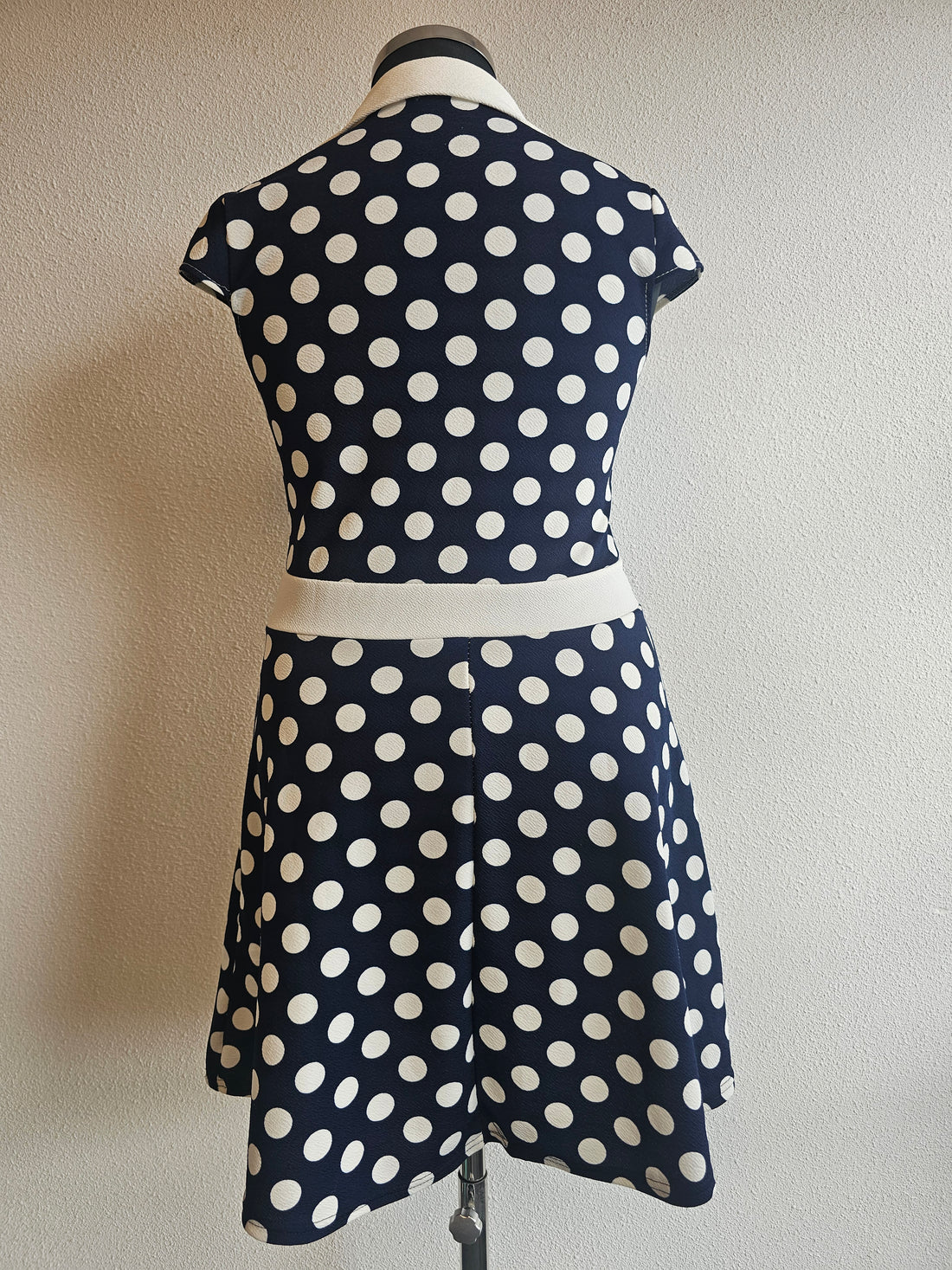 Retro donkerblauw witte polkadot jurk