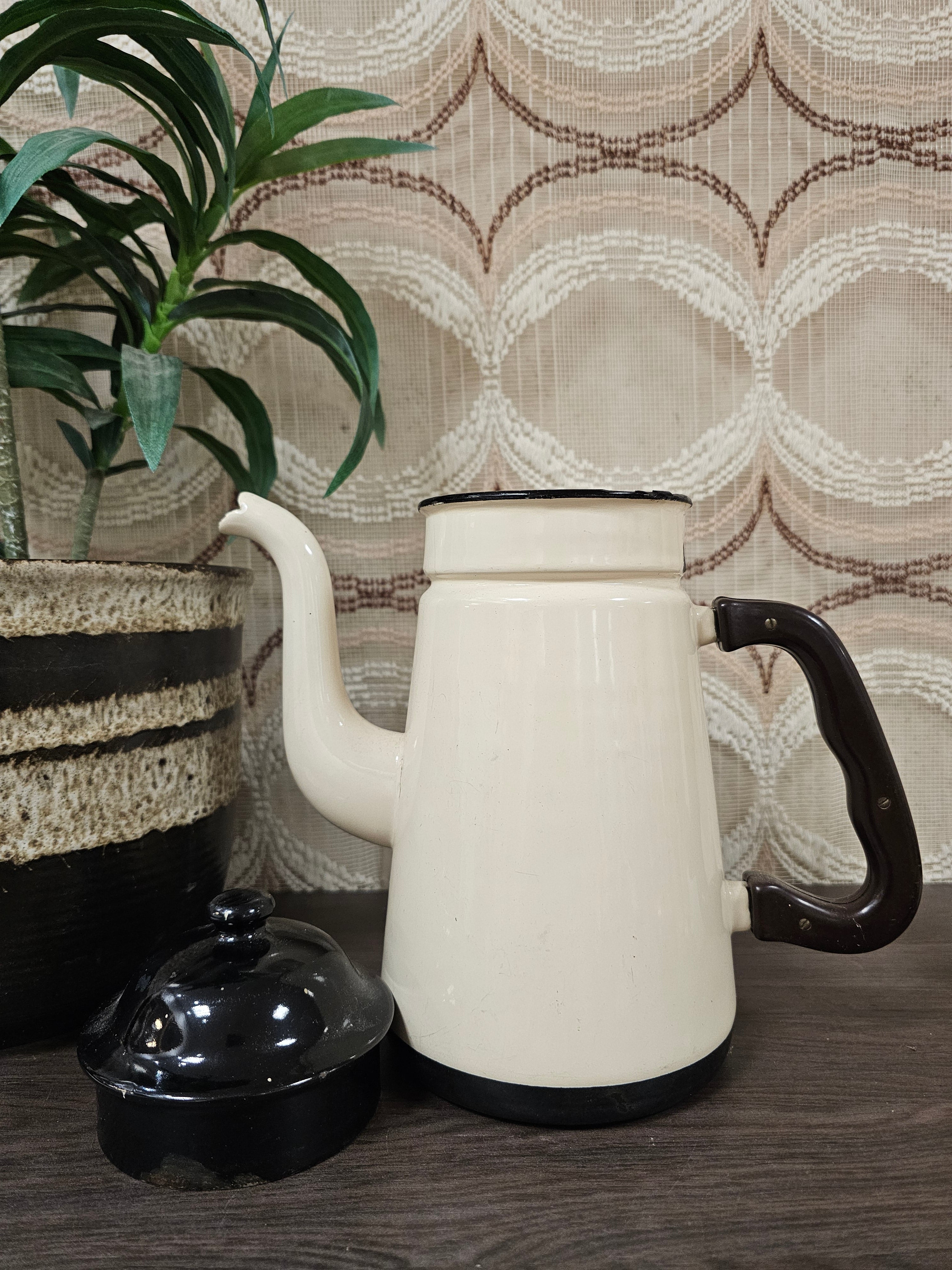 Emaille koffiepot cremekleur met zwart