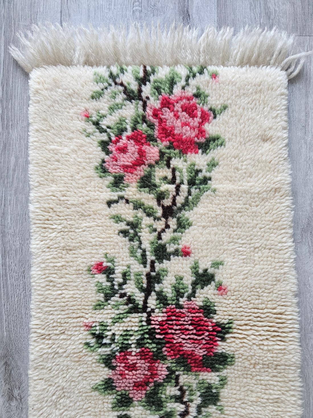 Smyrna handgeknoopt vintage kleed crème met rozen 86 x 35 cm