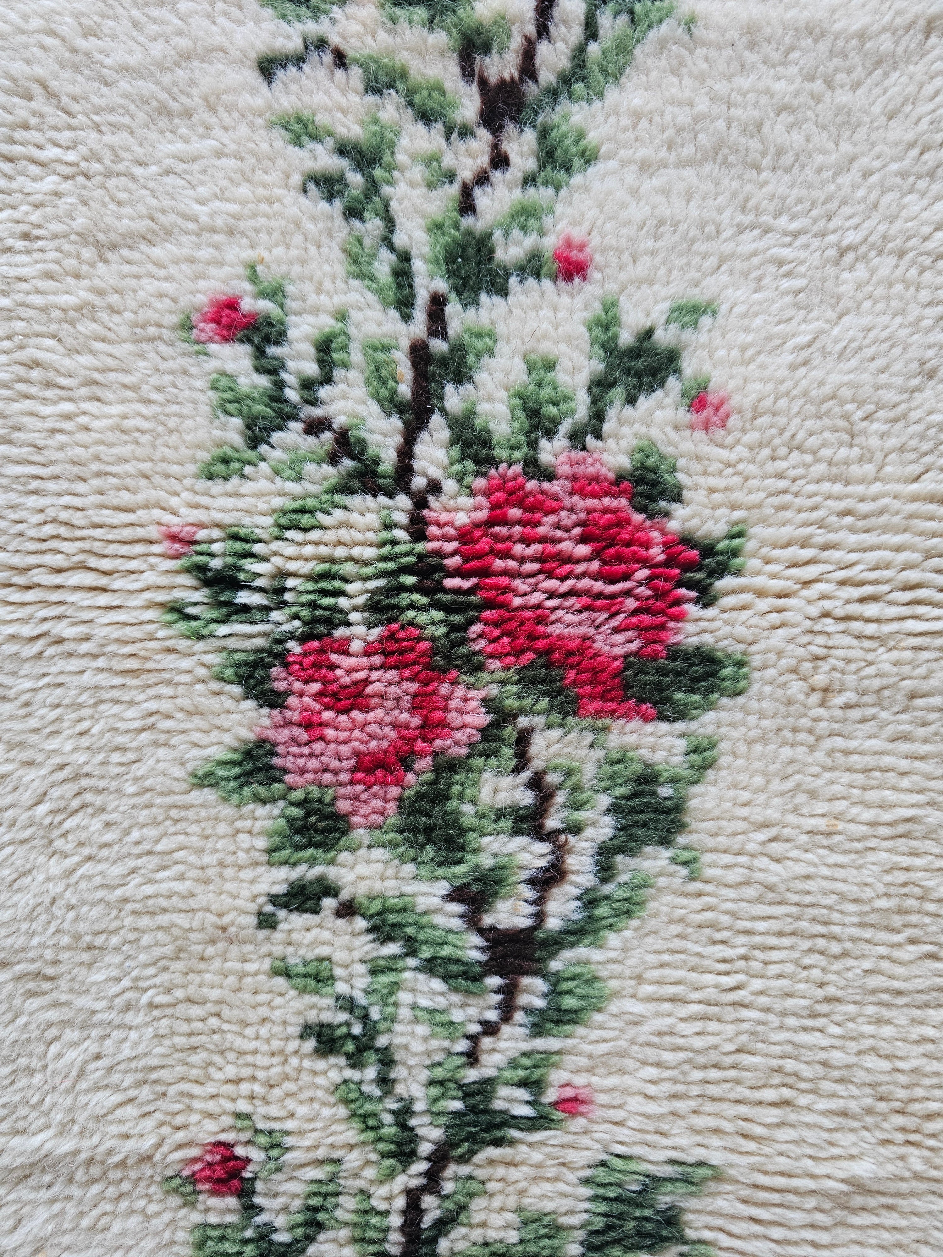 Smyrna handgeknoopt vintage kleed crème met rozen 86 x 35 cm
