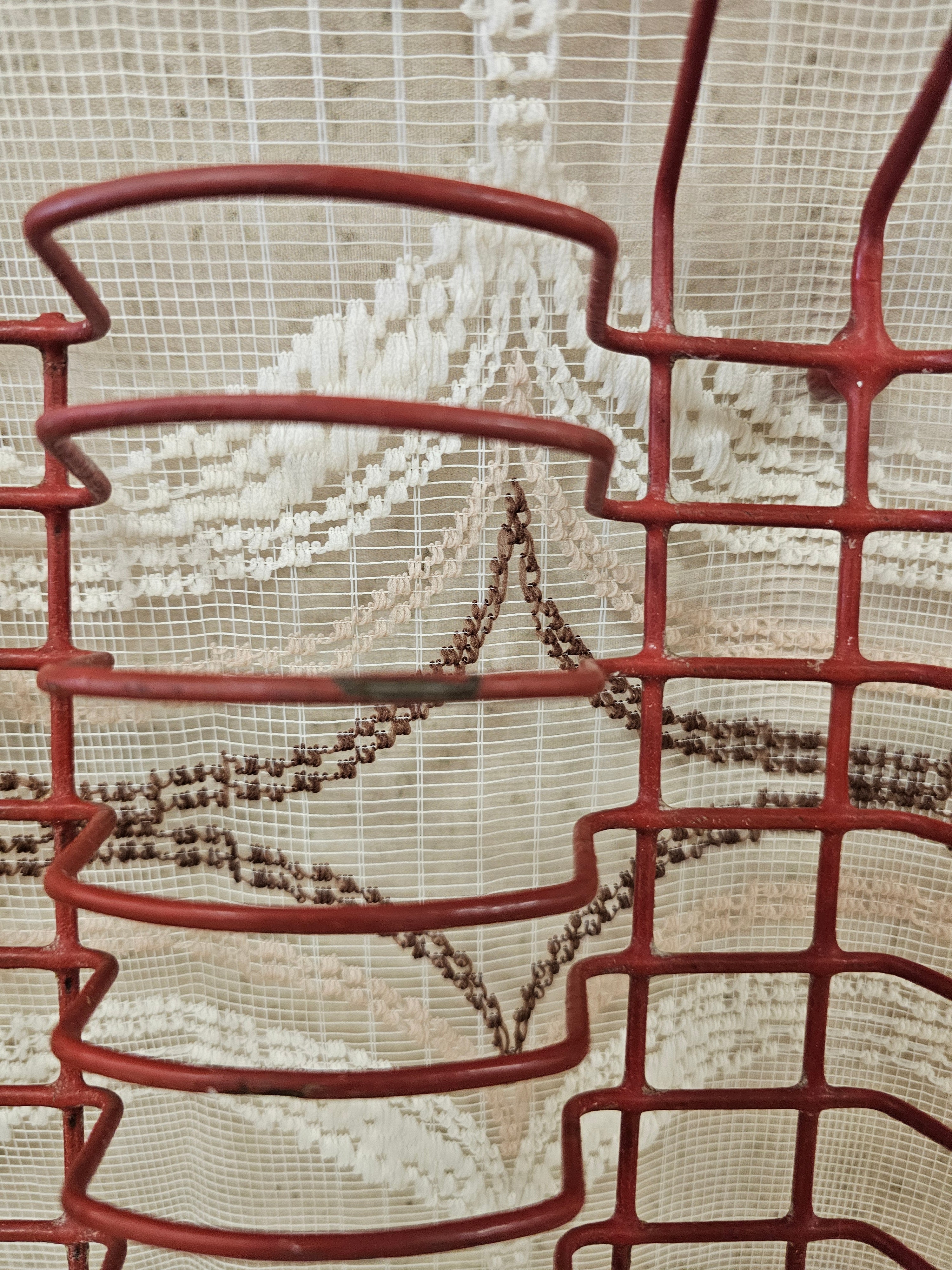 Vintage rood metalen afdruiprek jaren ’70 – 34 x 40,5 cm