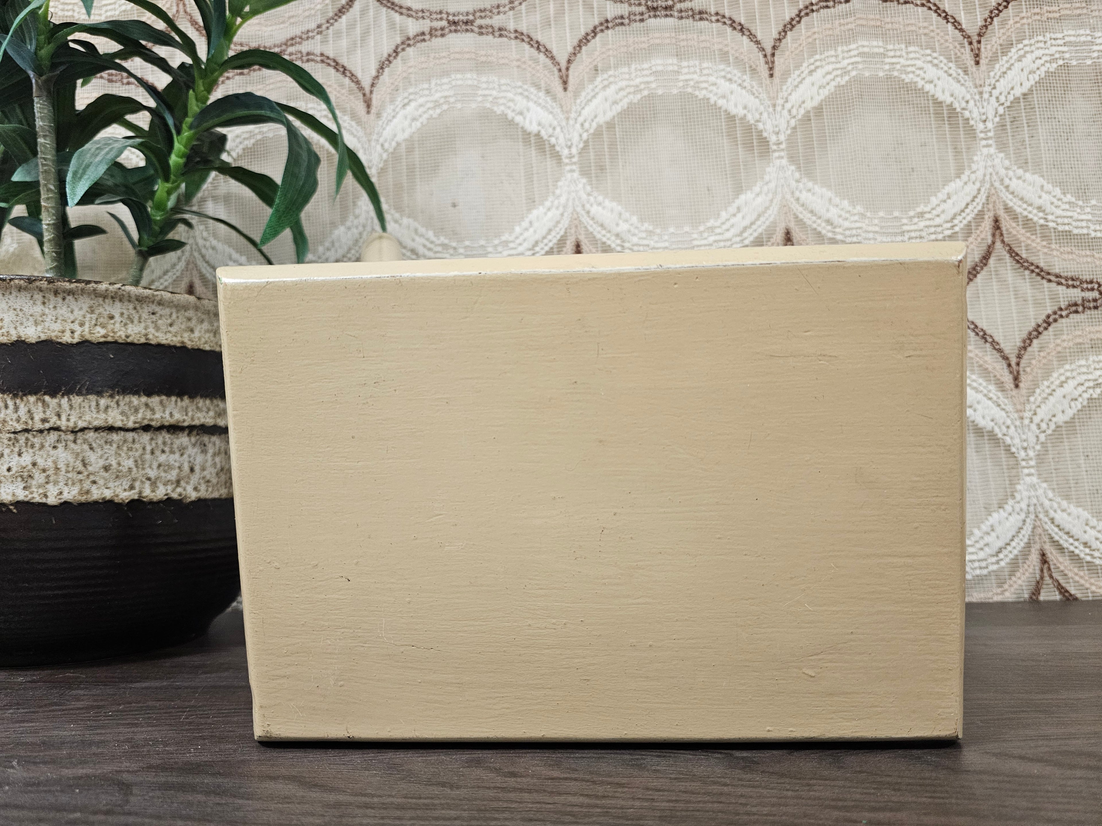Vintage houten melkkrukje cremekleur – 28,5 cm hoog