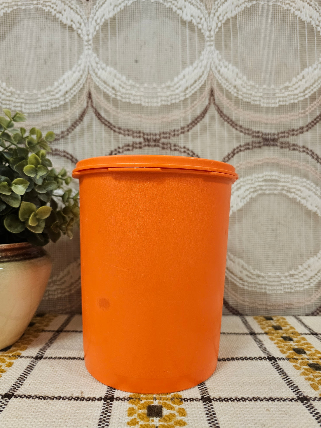 Tupperware oranje voorraadbus 17,5 cm