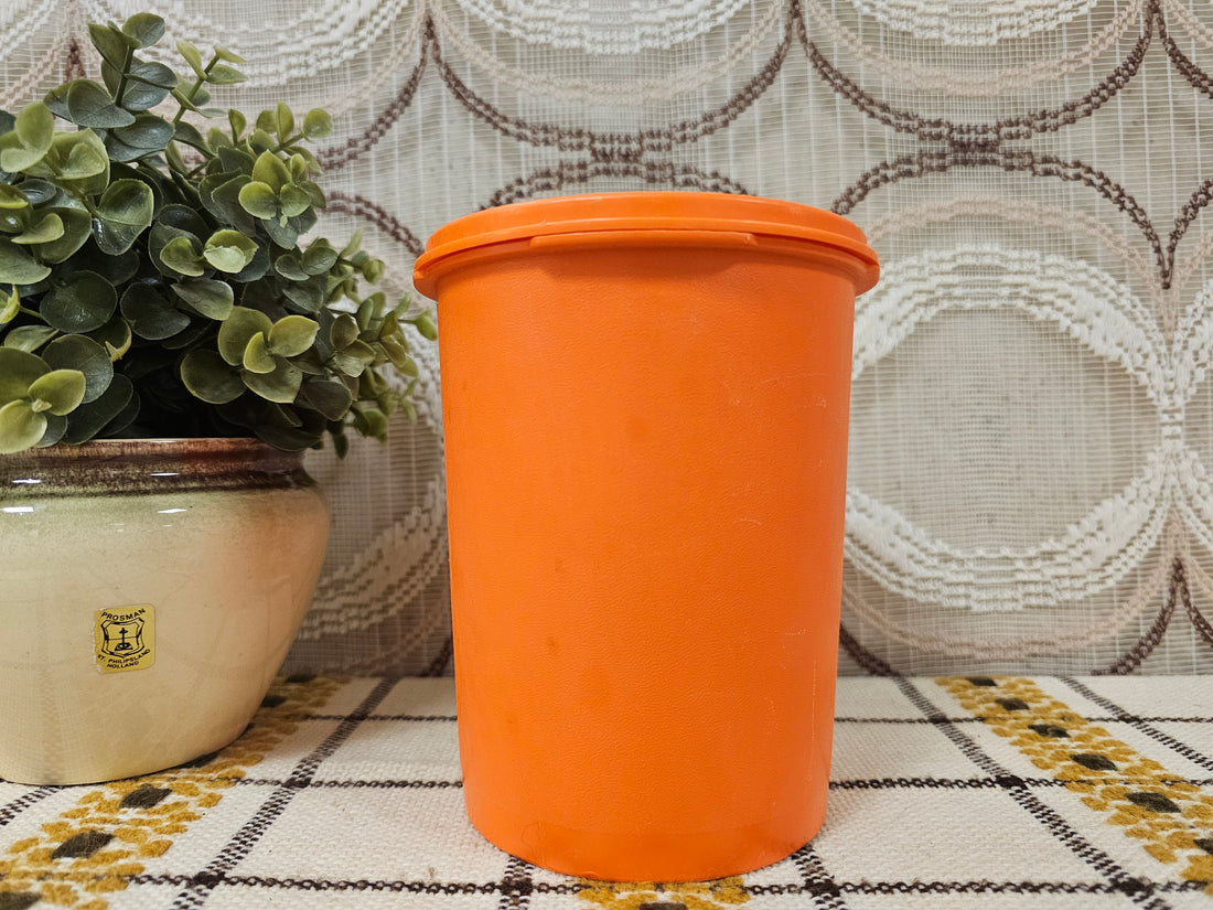 Tupperware oranje voorraad bus 15,5 cm