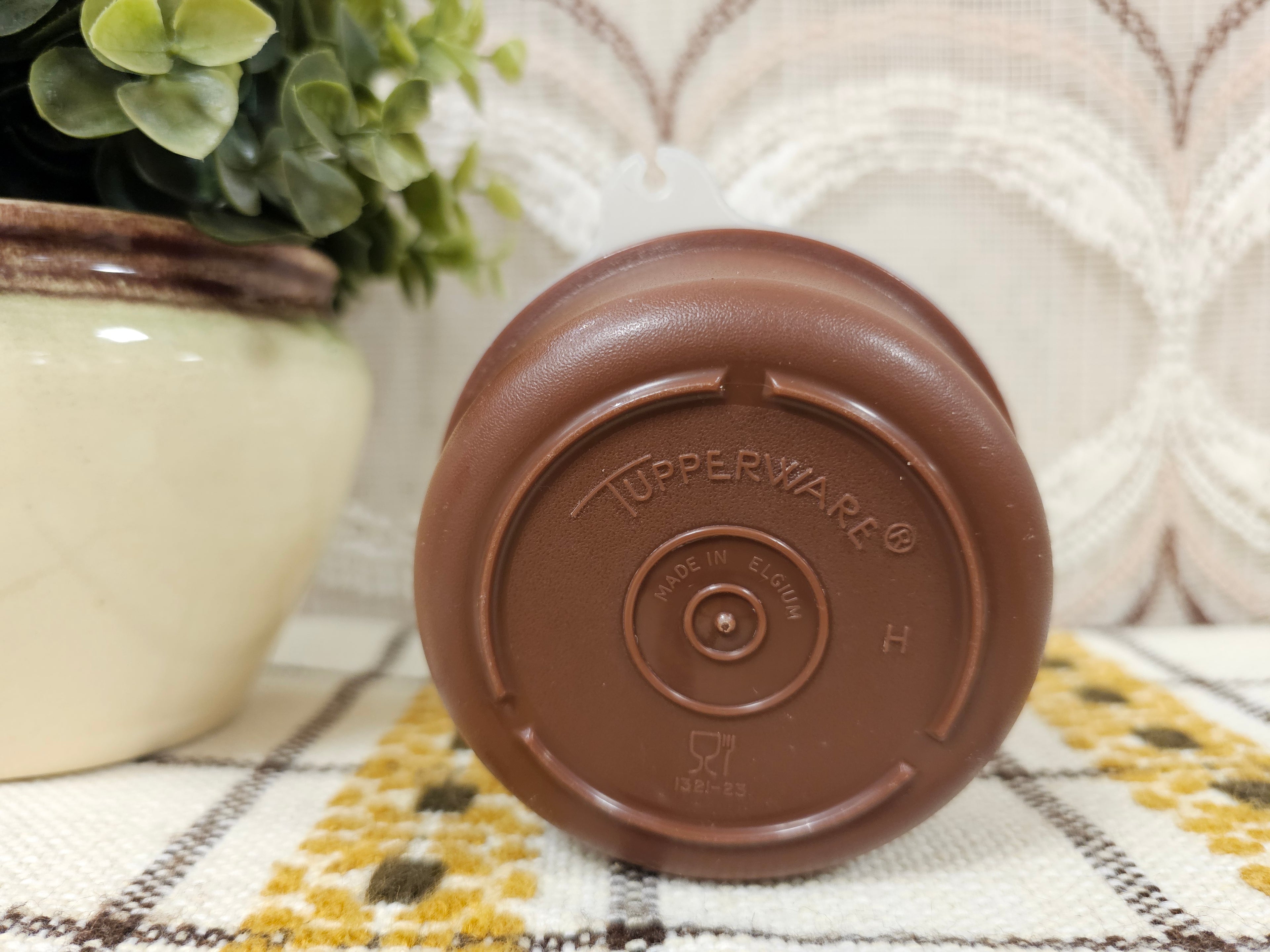 Tupperware bakje rond bruin 9,5 cm