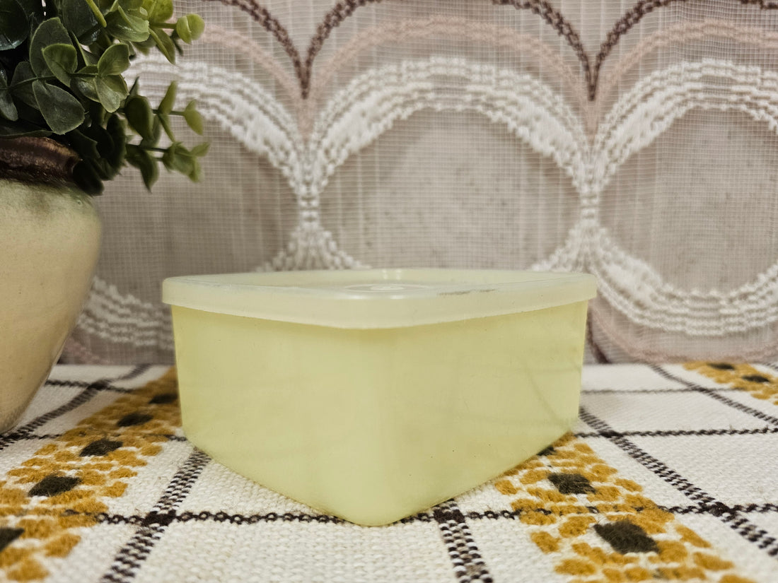 Tupperware pastel geel bakje met deksel