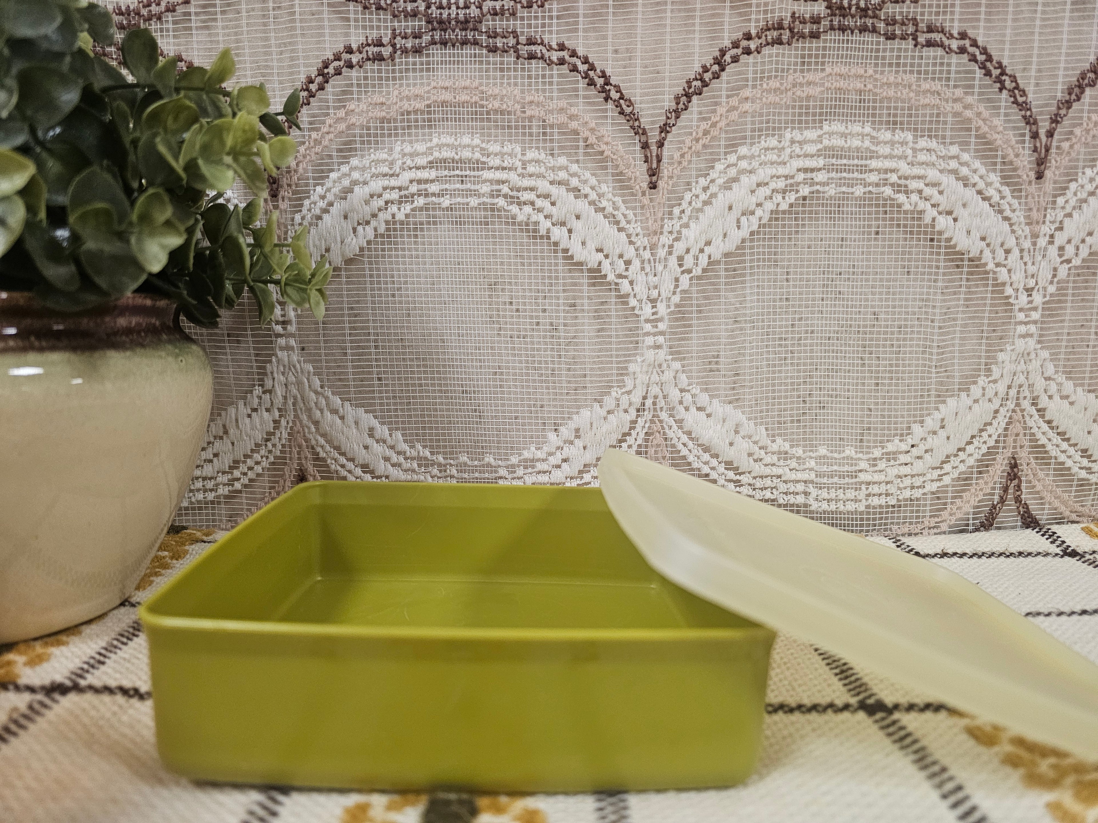 Tupperware olijfgroen bakje met deksel