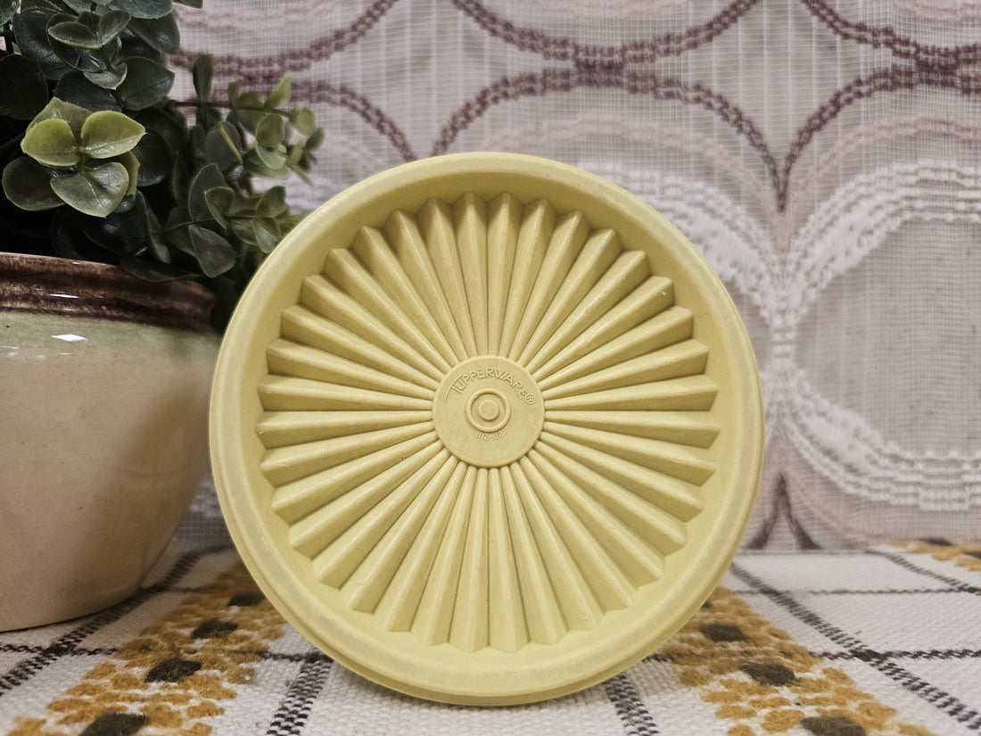 Tupperware trommel geel sterdeksel 8 x 12 cm