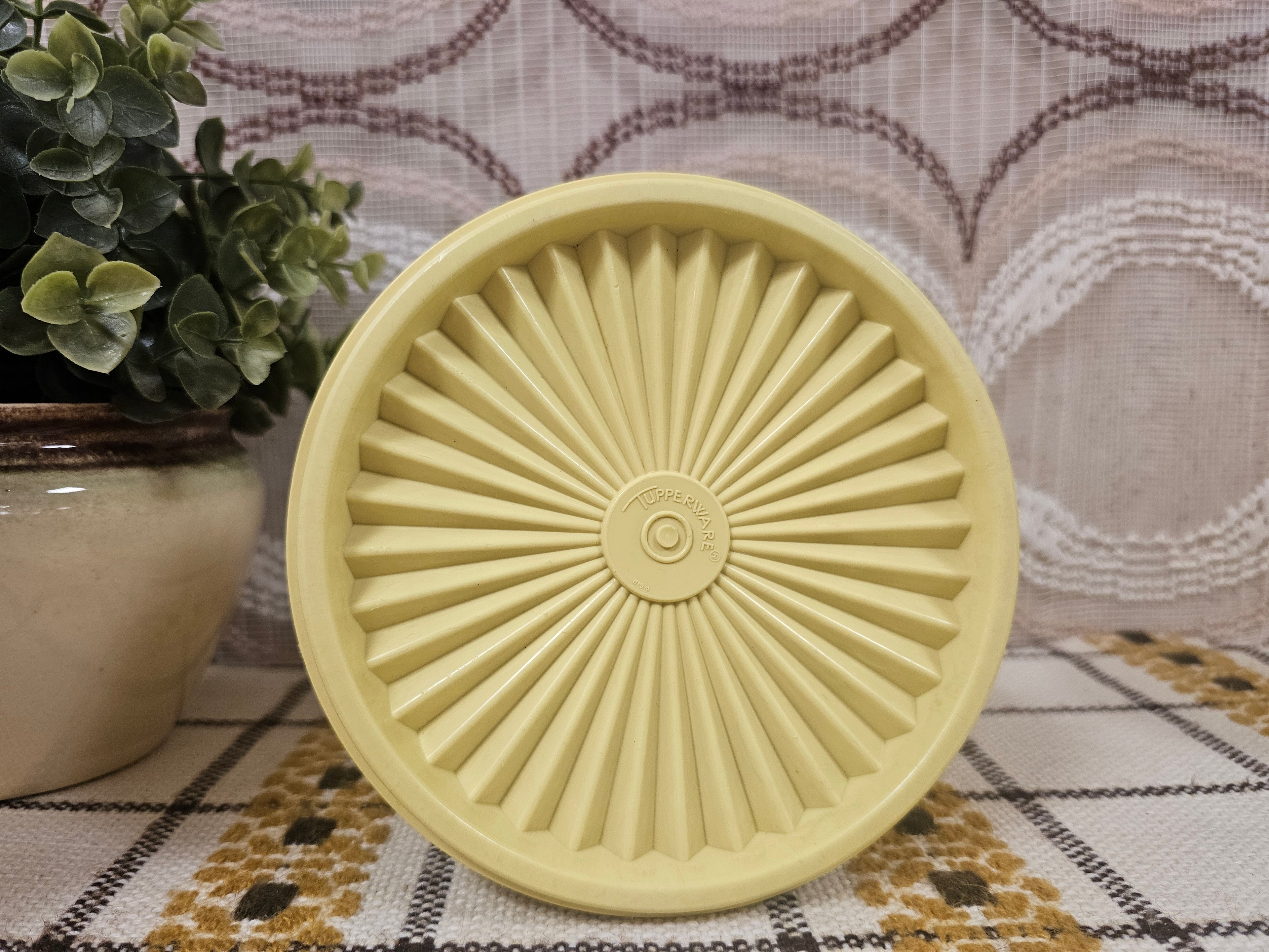 Tupperware trommel geel sterdeksel 9 x 13,5 cm