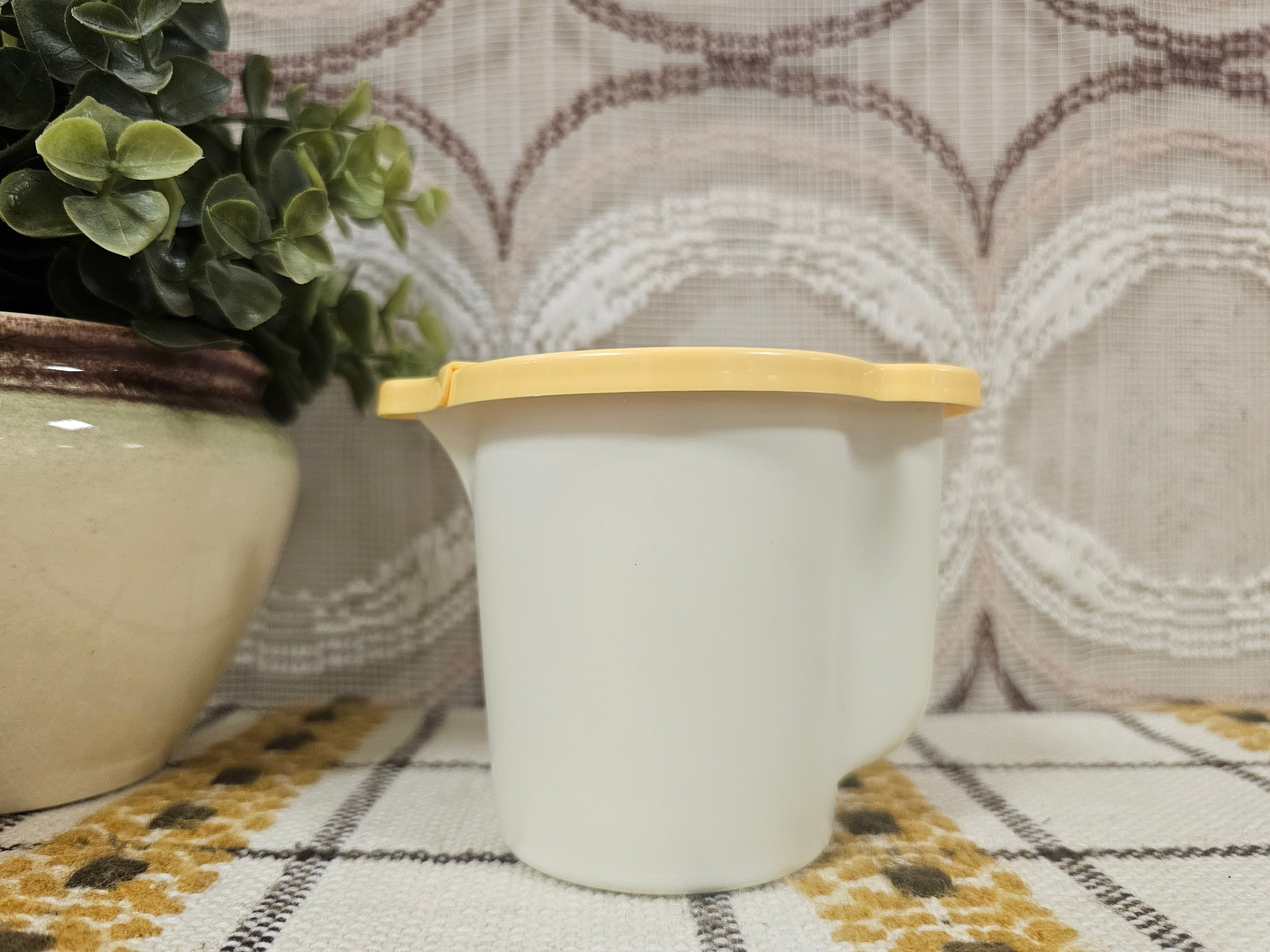 Tupperware melkkannetje creme - geel