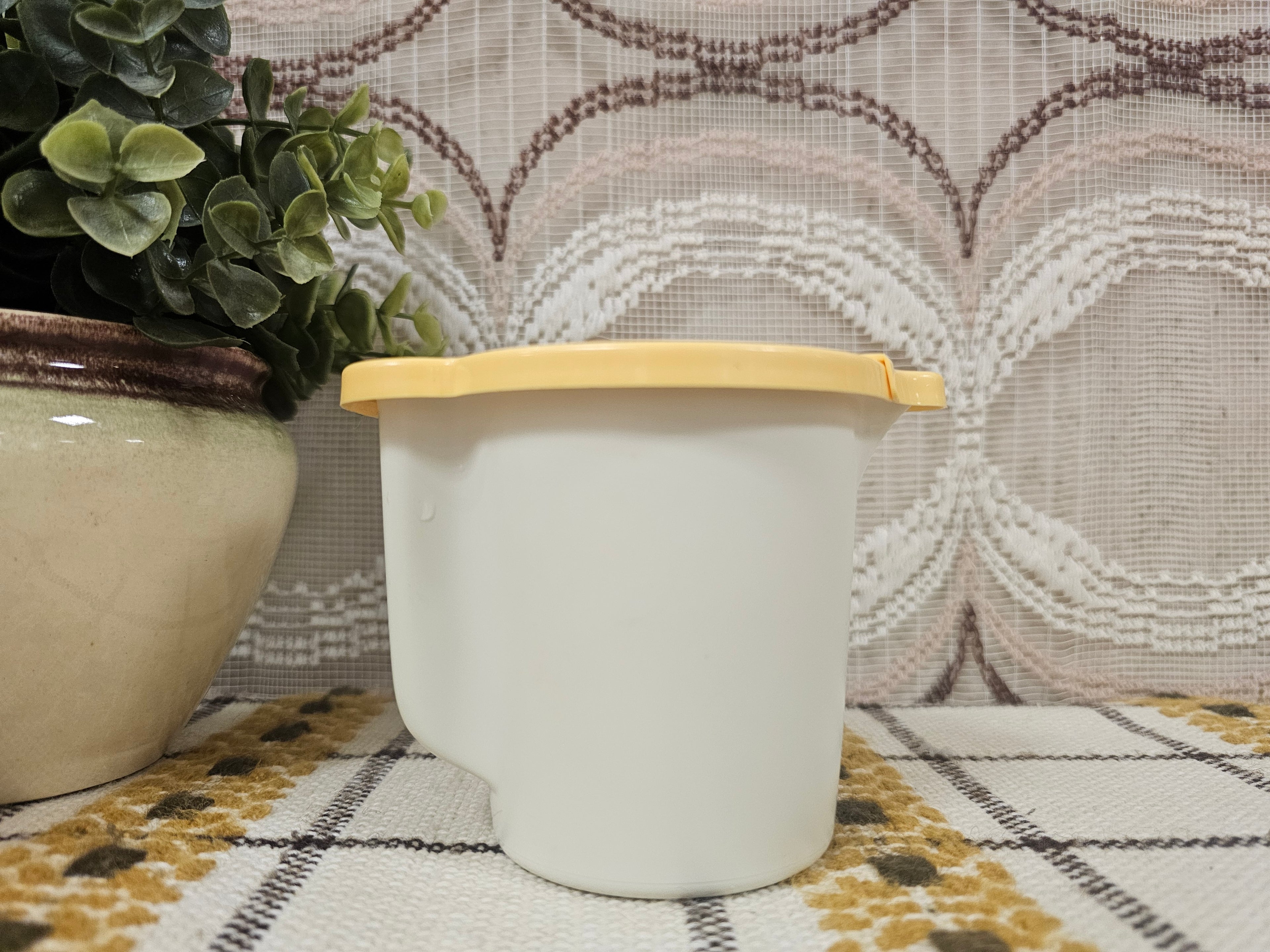 Tupperware melkkannetje creme - geel