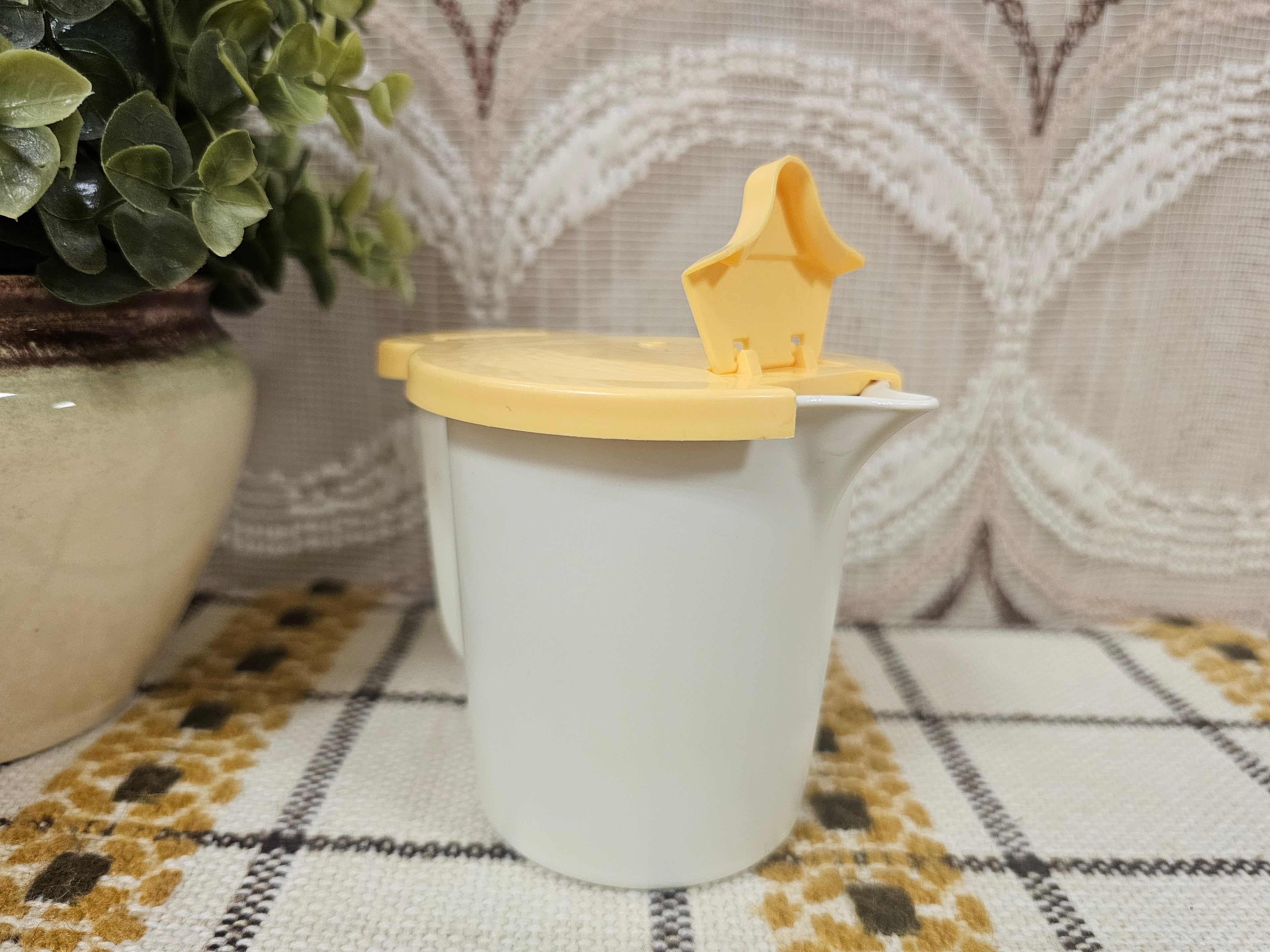 Tupperware melkkannetje creme - geel