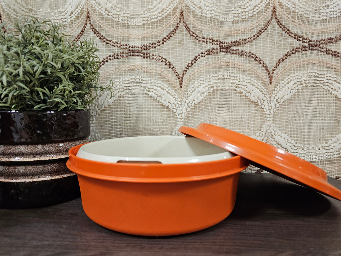 Vintage Tupperware serveerwonder roestbruin – met vergiet en deksel