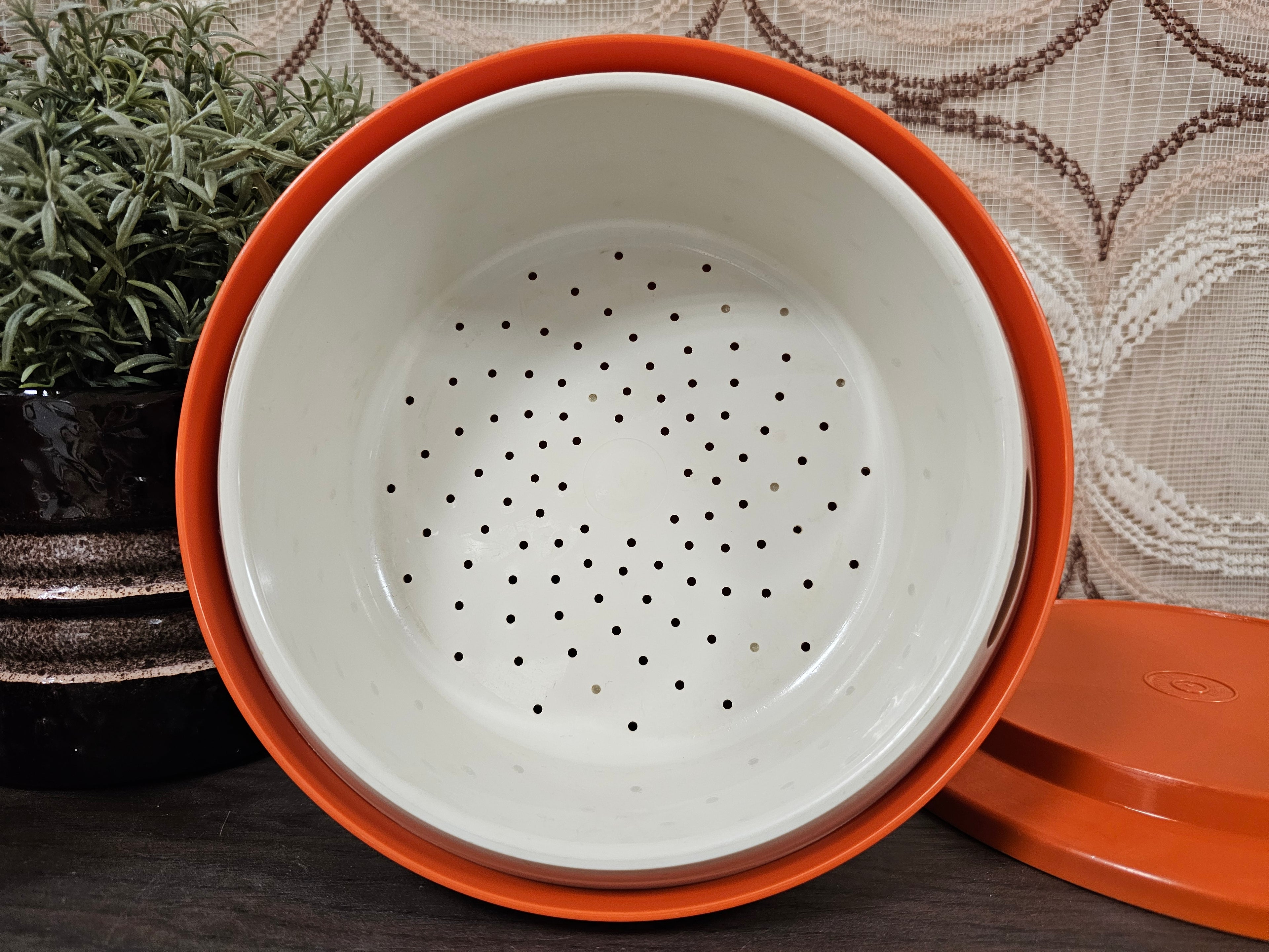 Vintage Tupperware serveerwonder roestbruin – met vergiet en deksel