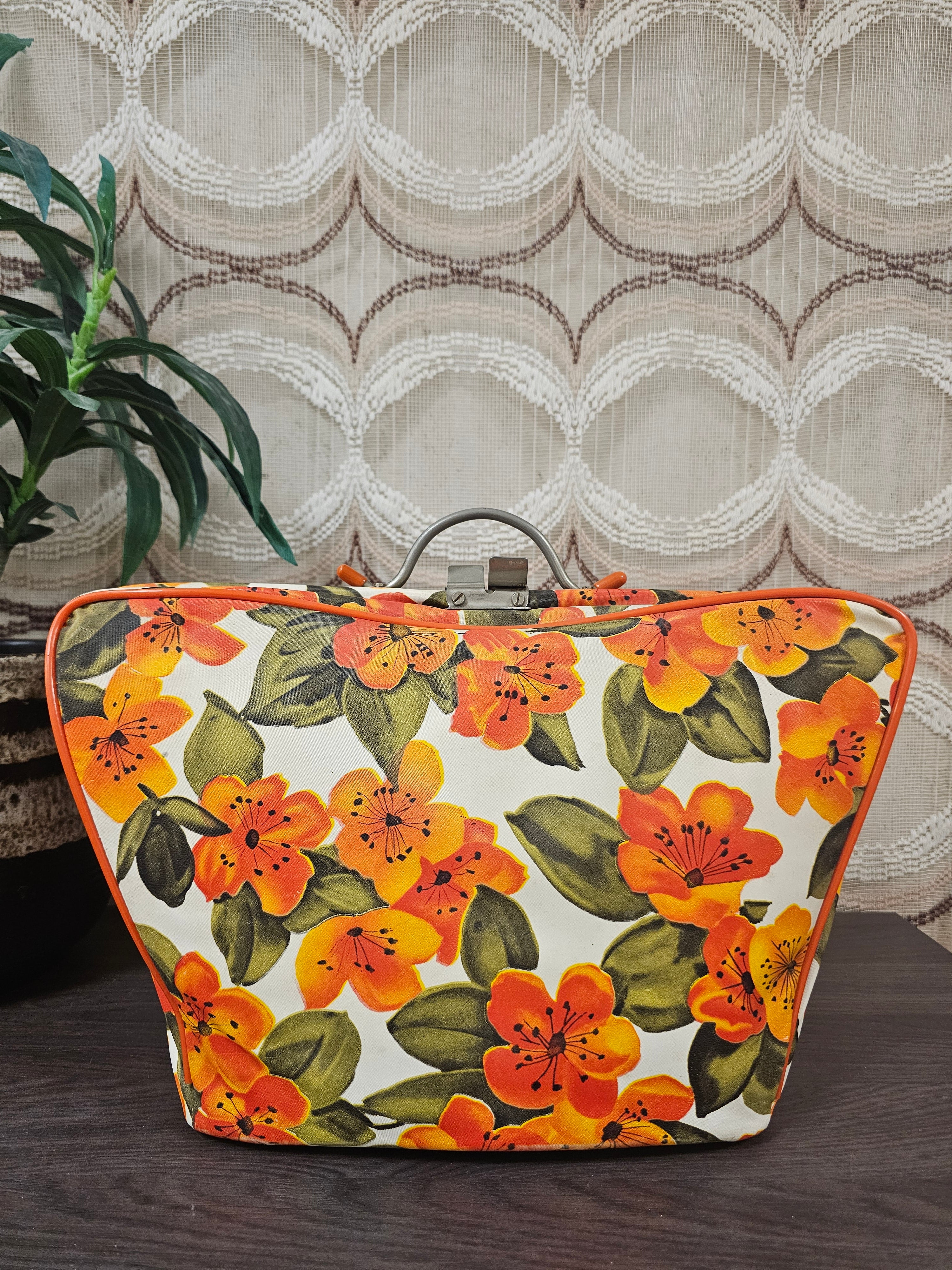 Vintage theebeurs met knip bloemenpatroon breed model