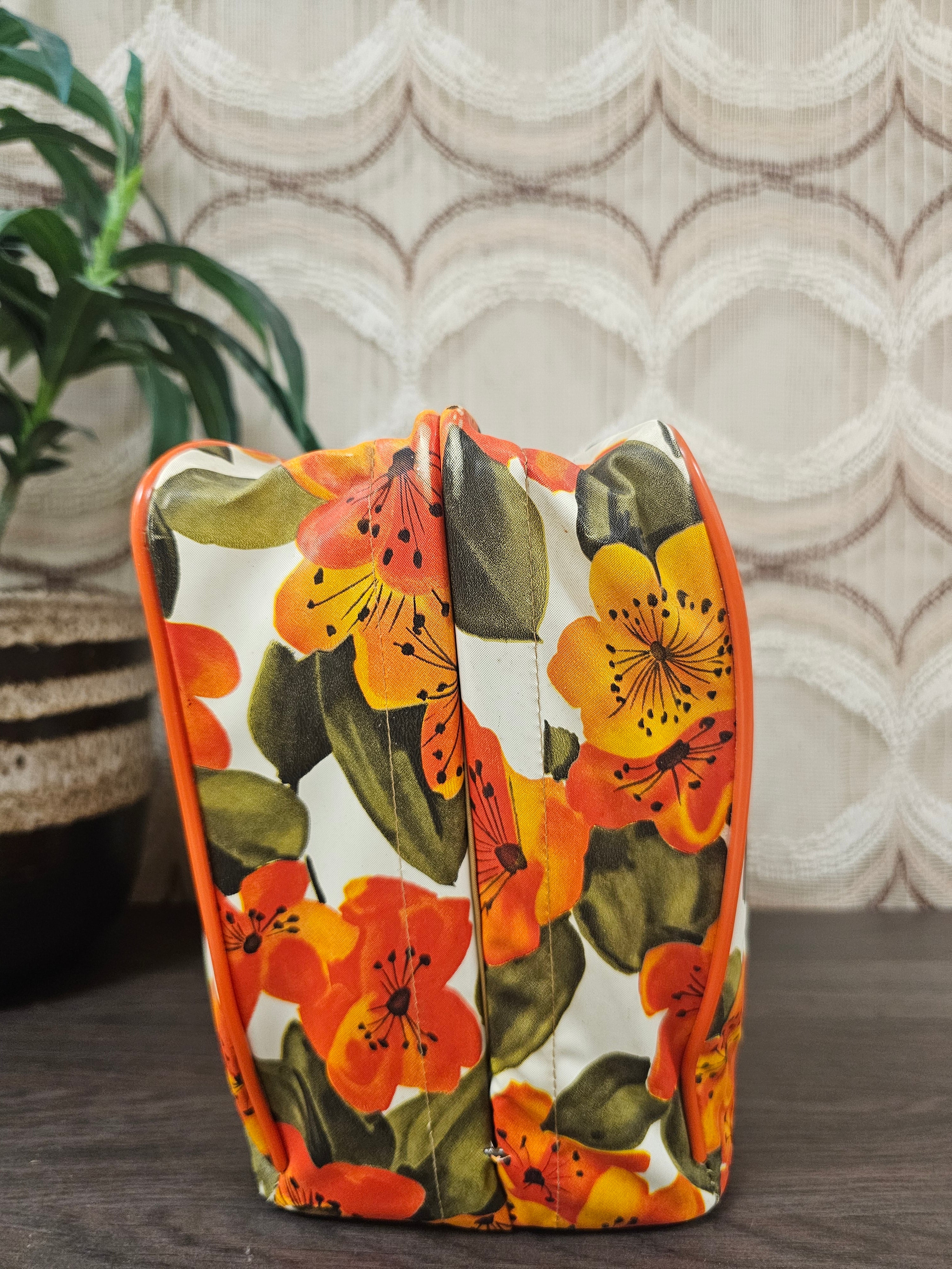 Vintage theebeurs met knip bloemenpatroon breed model