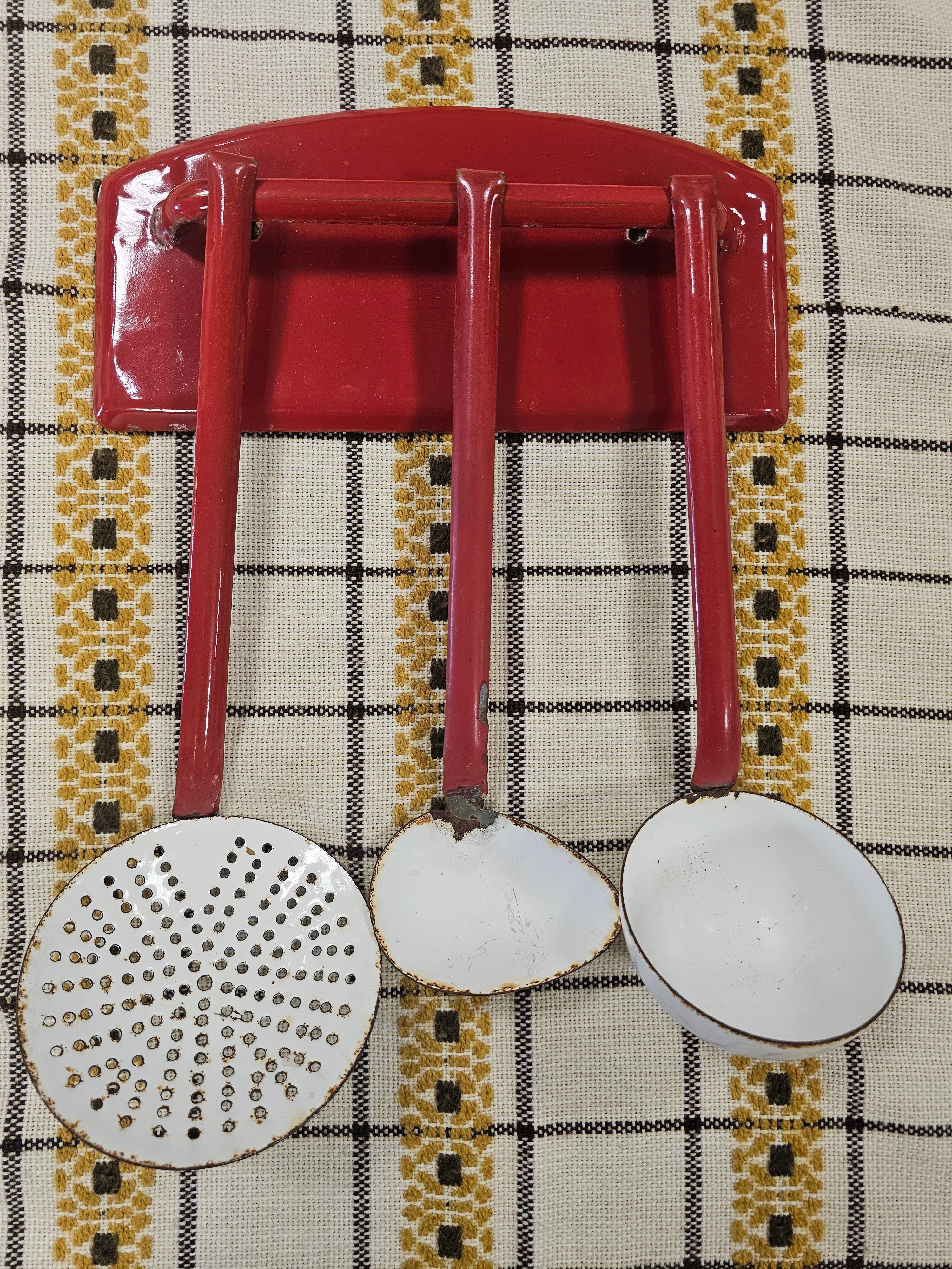 Vintage emaille lepelrek rood compleet met lepels