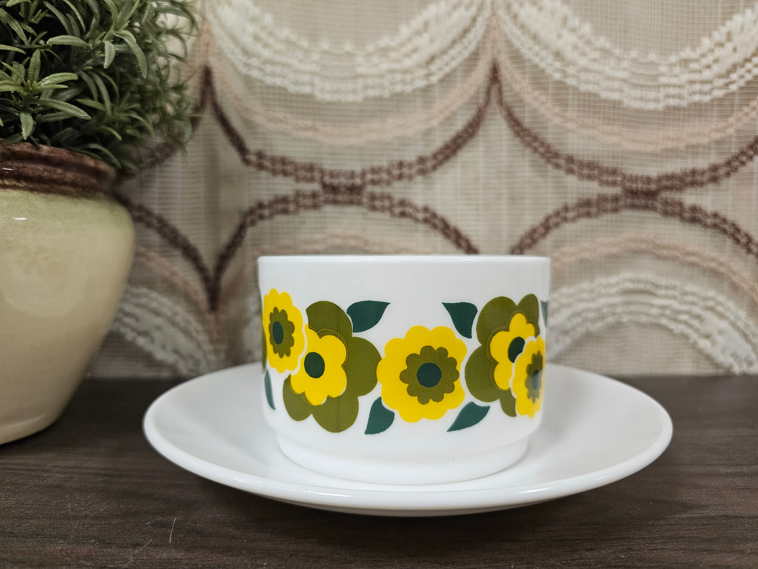 Arcopal France Lotus grote kop en schotel geel / groen