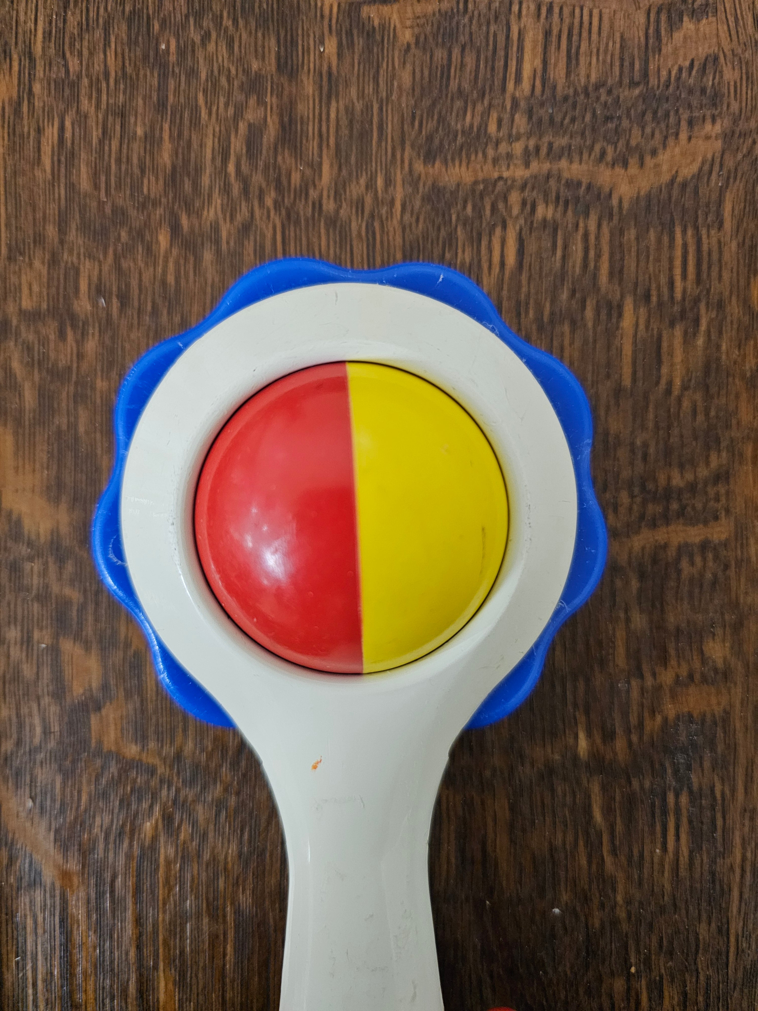 Ambi Toys rammelaar Handy Dandy – blauwe rand – jaren 80