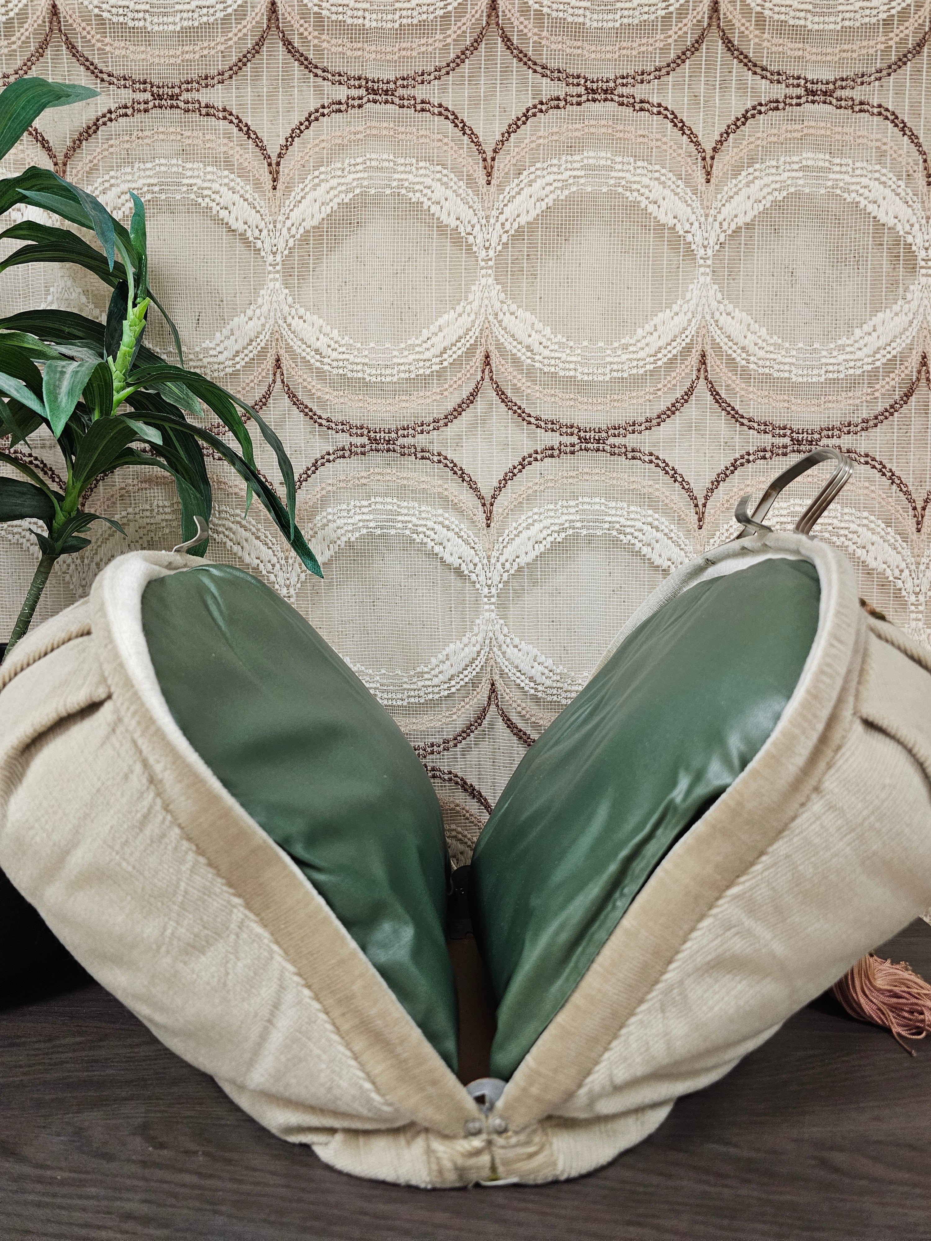 Vintage theebeurs met knip naturel stof en kwastsluiting