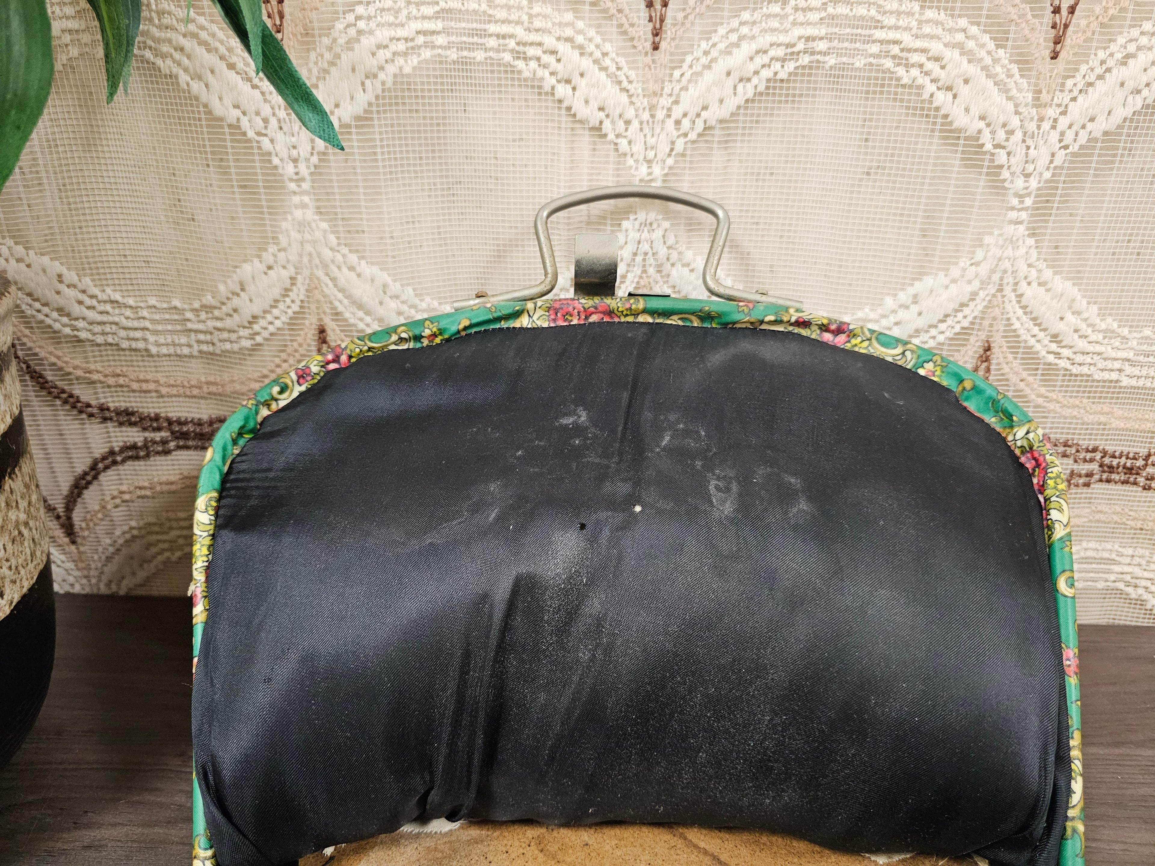 Vintage theebeurs met knip groen bloemenpatroon