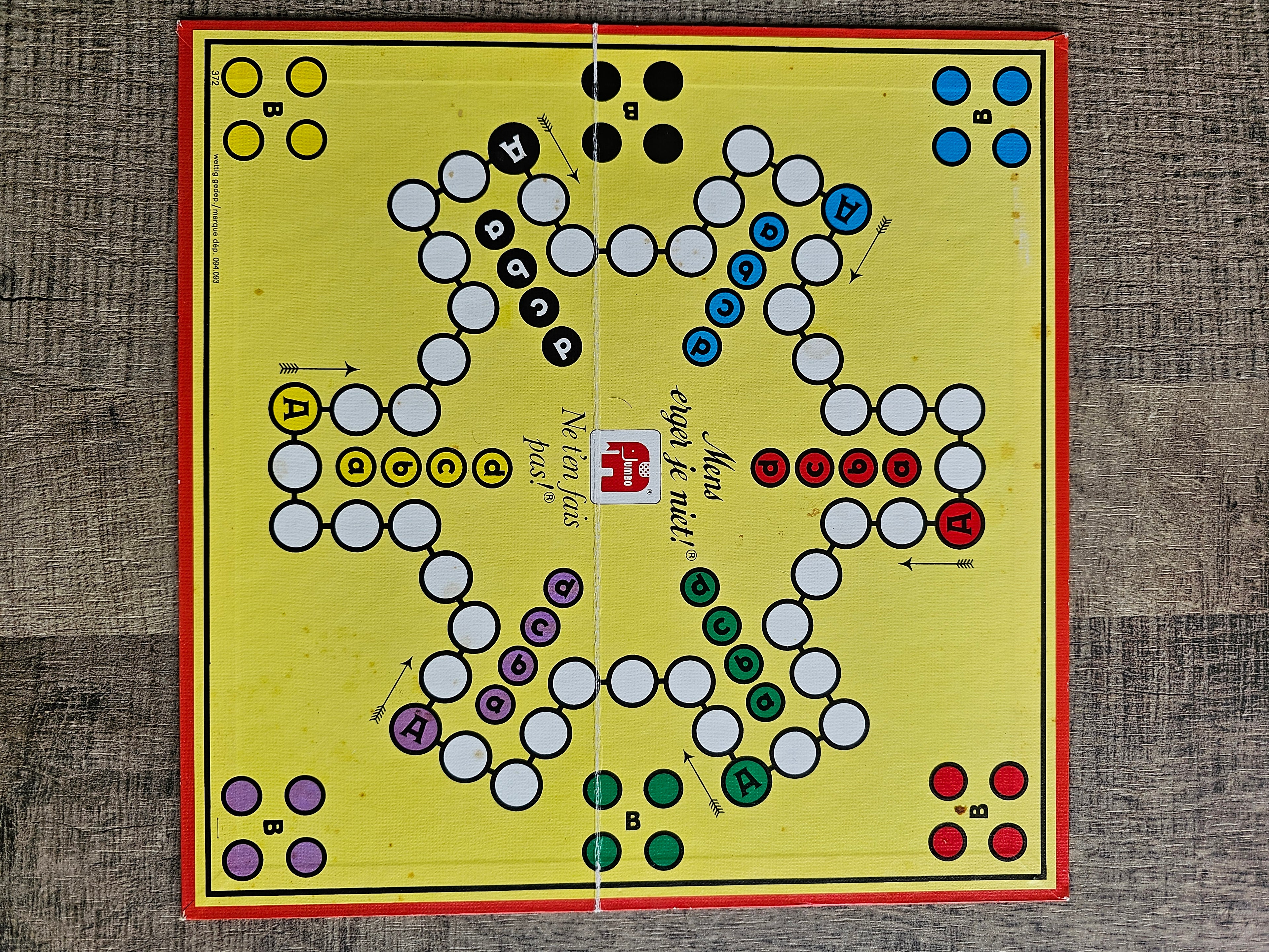 Jumbo Mens erger je niet houten pionnen