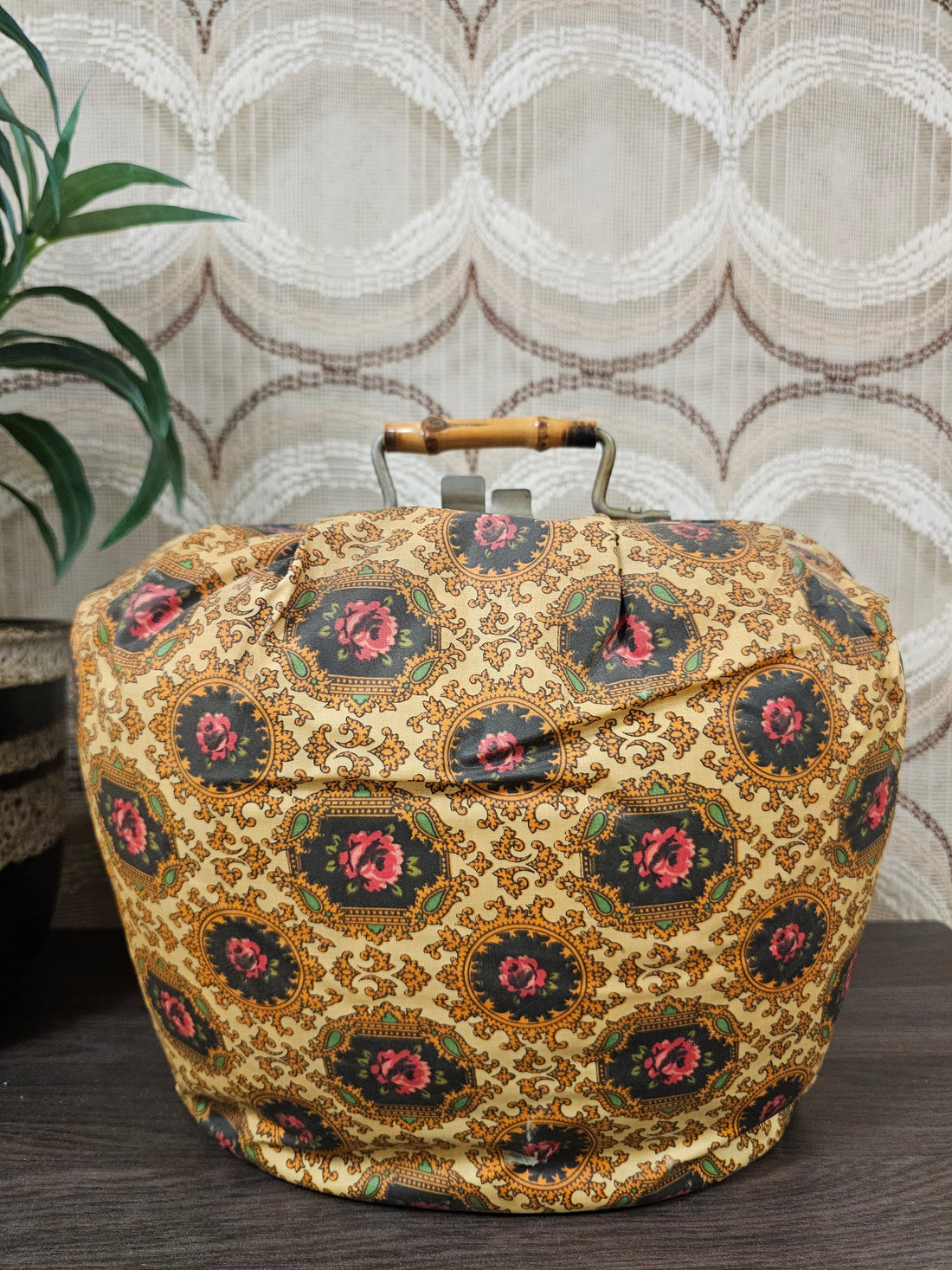 Vintage theebeurs met knip rozenmotief bamboe handvat