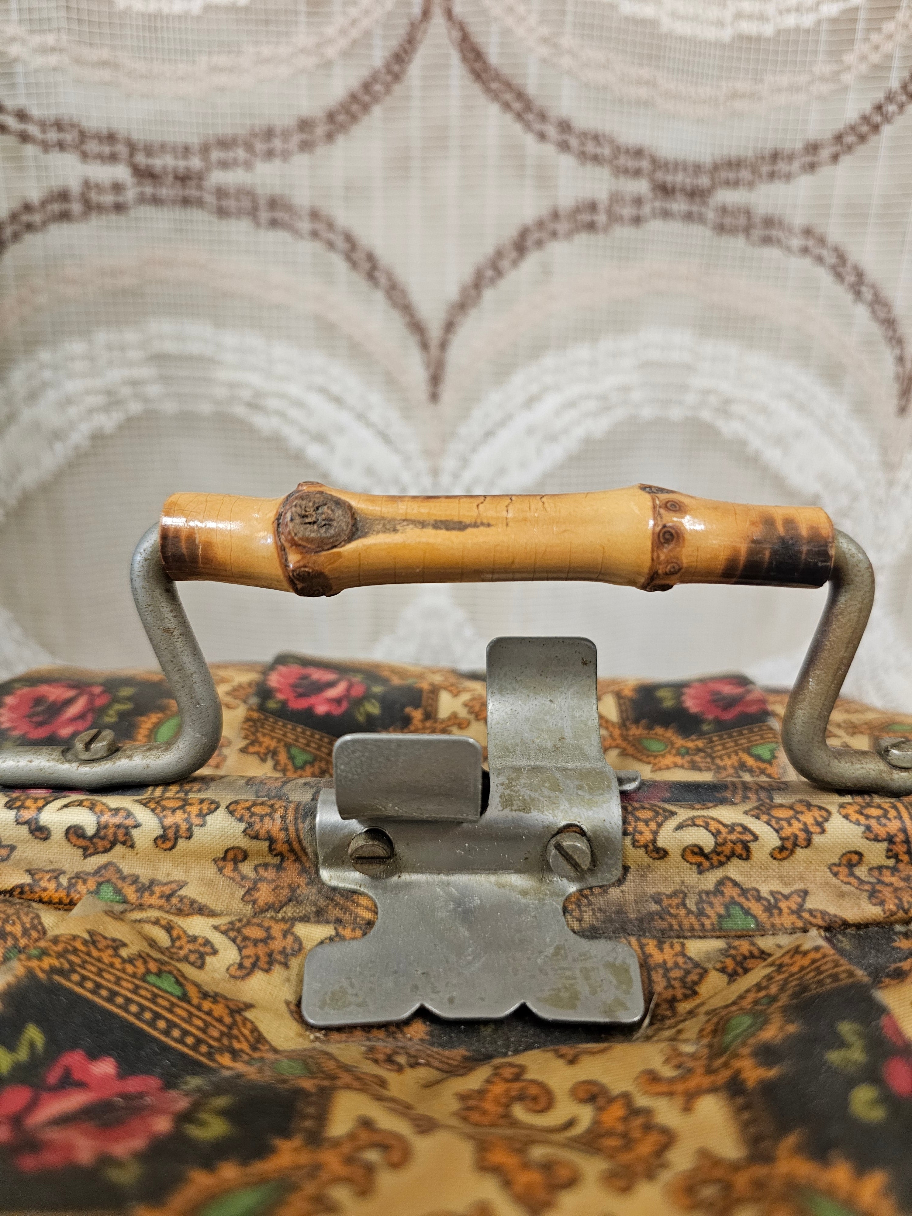 Vintage theebeurs met knip rozenmotief bamboe handvat