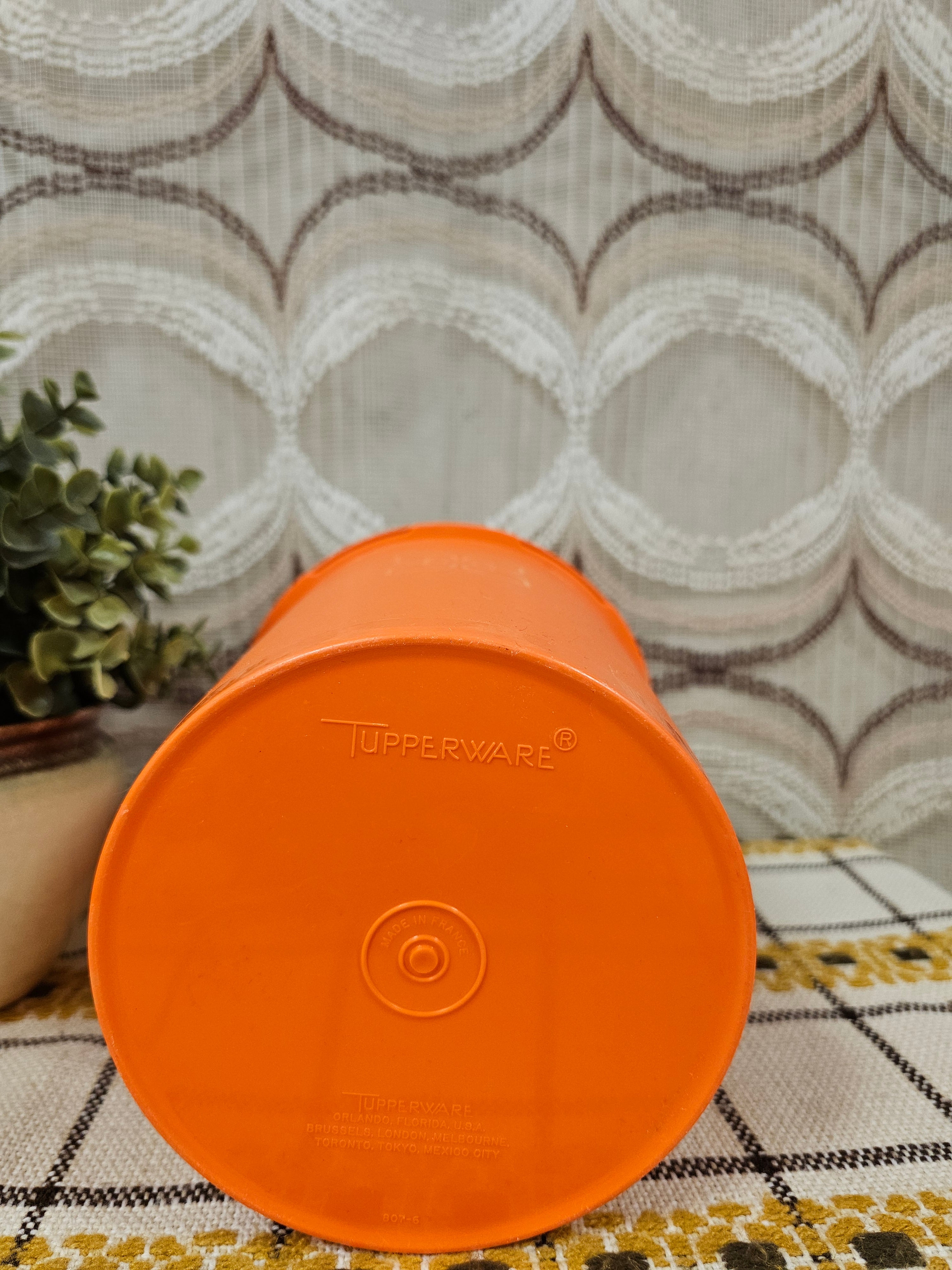 Tupperware voorraadbus oranje met sterdeksel – Ø 15,5 cm x 19