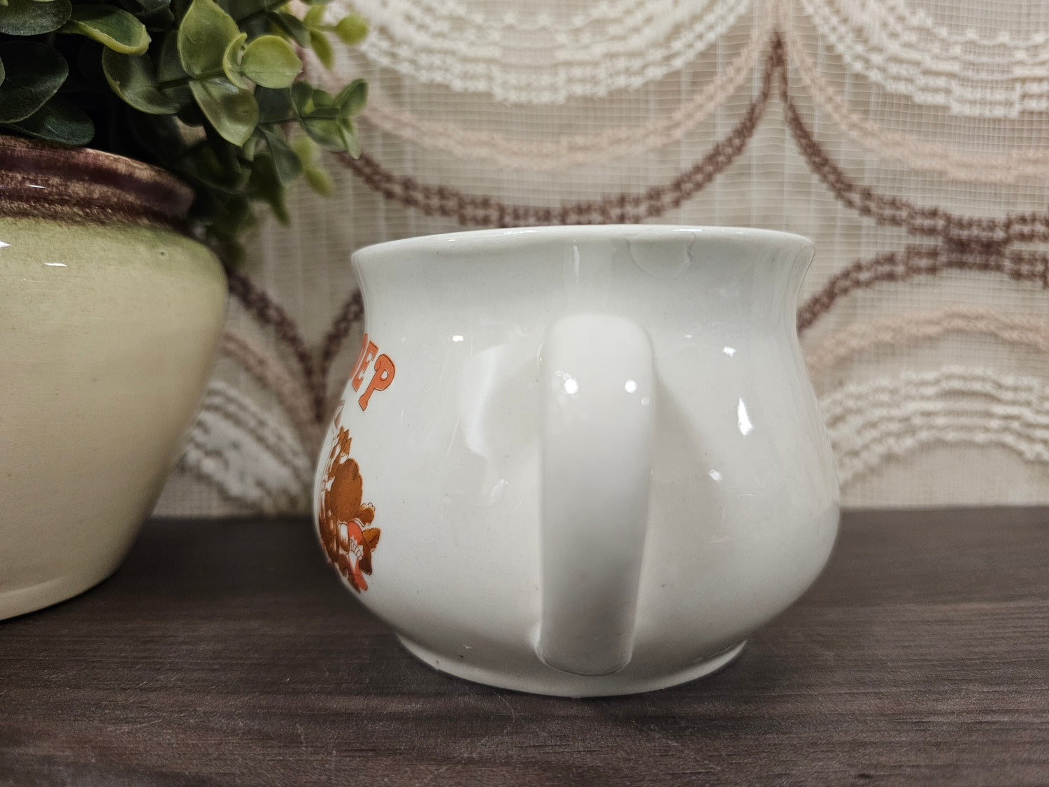 Vintage witte soepkom kippesoep