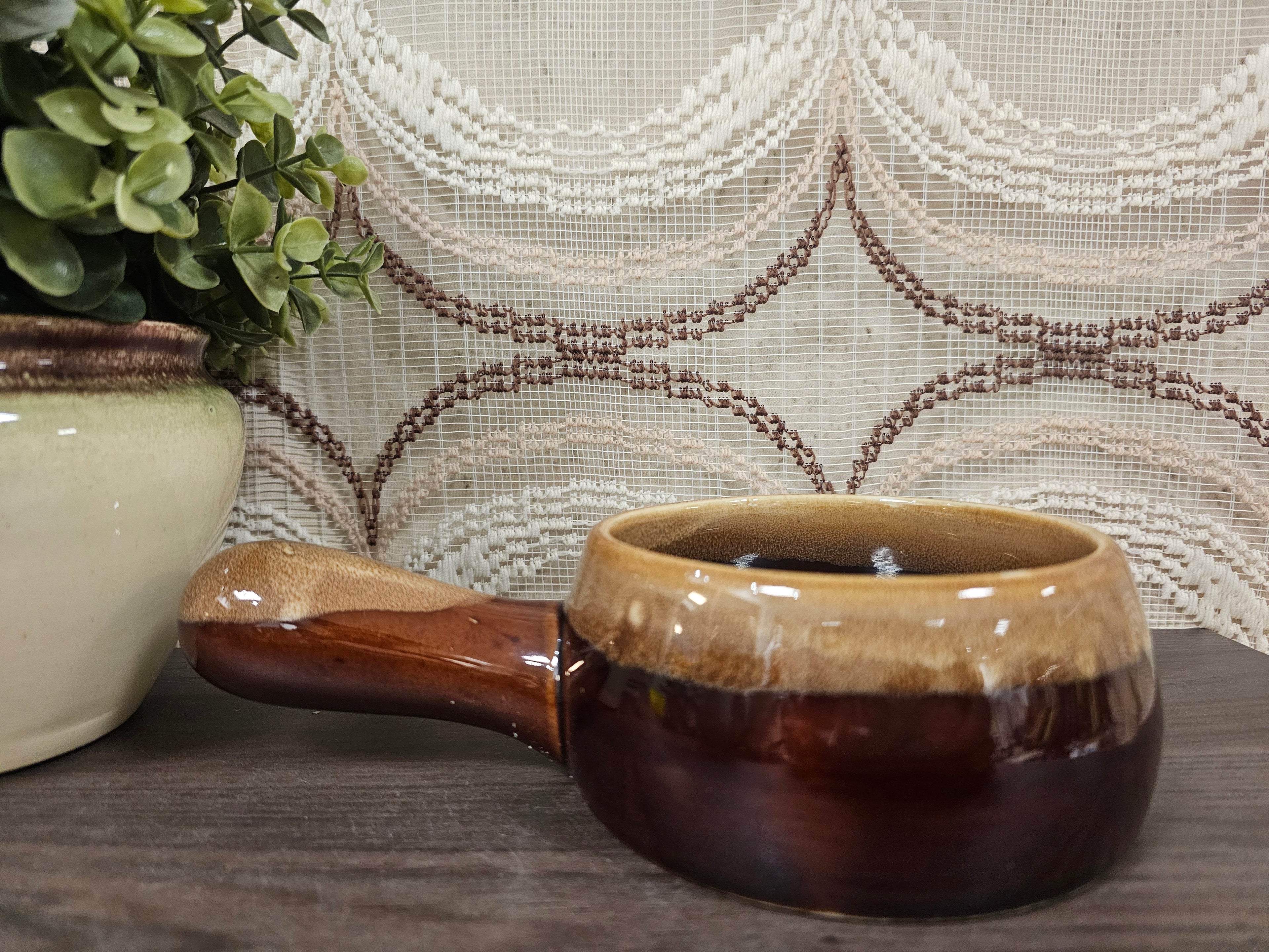 Vintage bruine fat lava kom met handvat