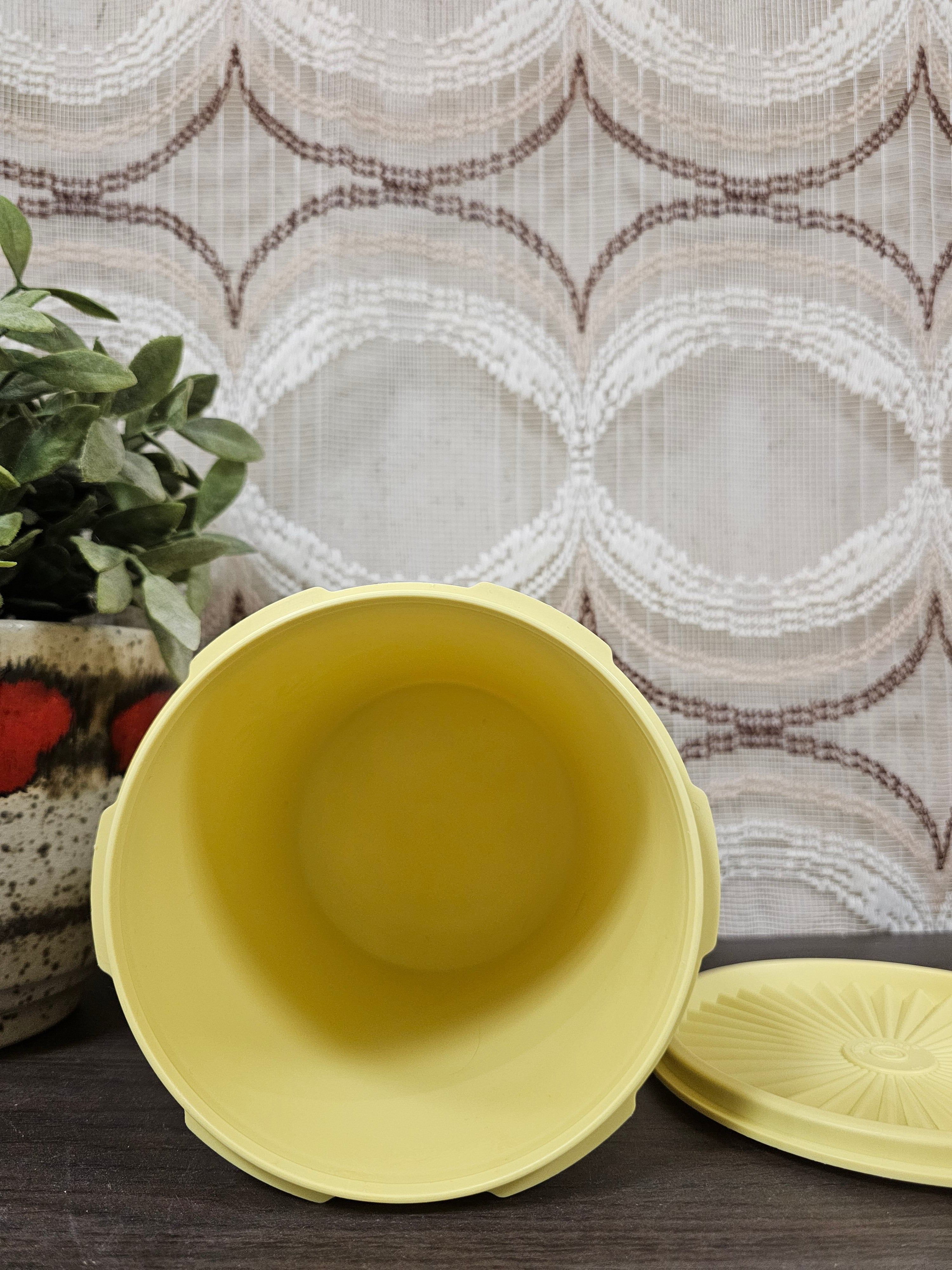 Tupperware trommel geel sterdeksel 17,5 x 14,5 cm