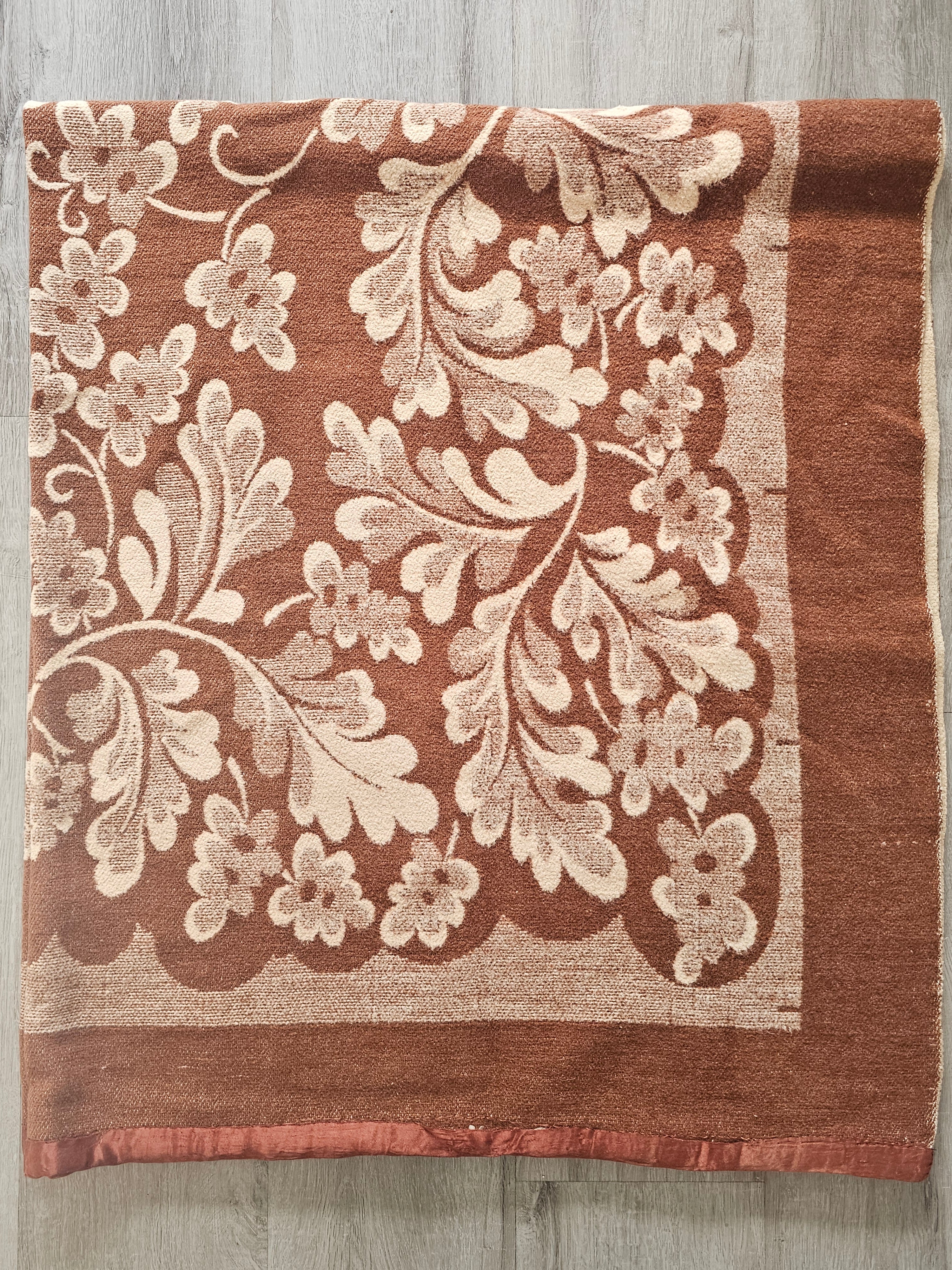 Dubbelzijdige vintage deken met bladmotief 194 x 167 cm
