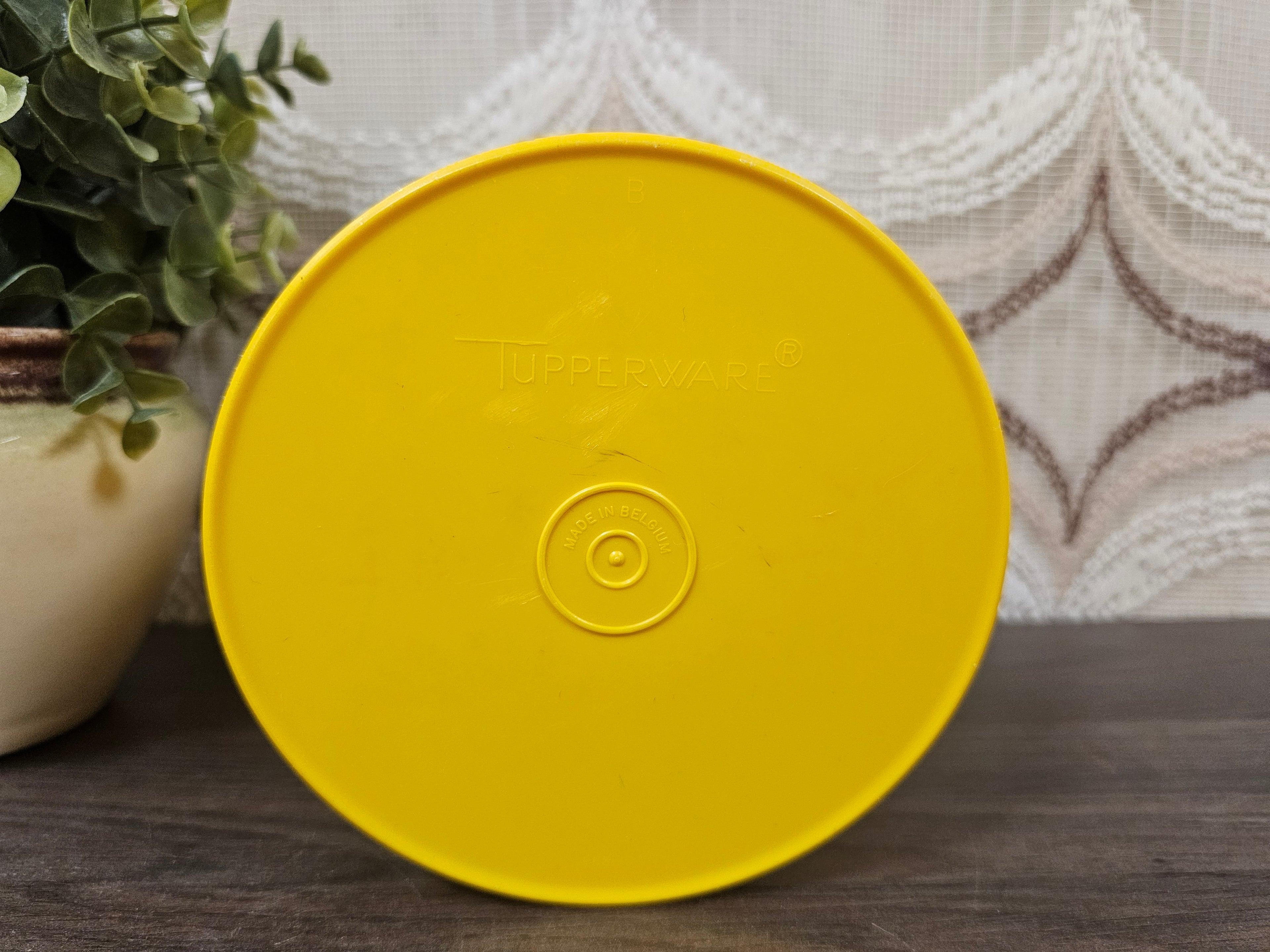 Tupperware bakje met deksel geel 10,5 x 13,5 cm