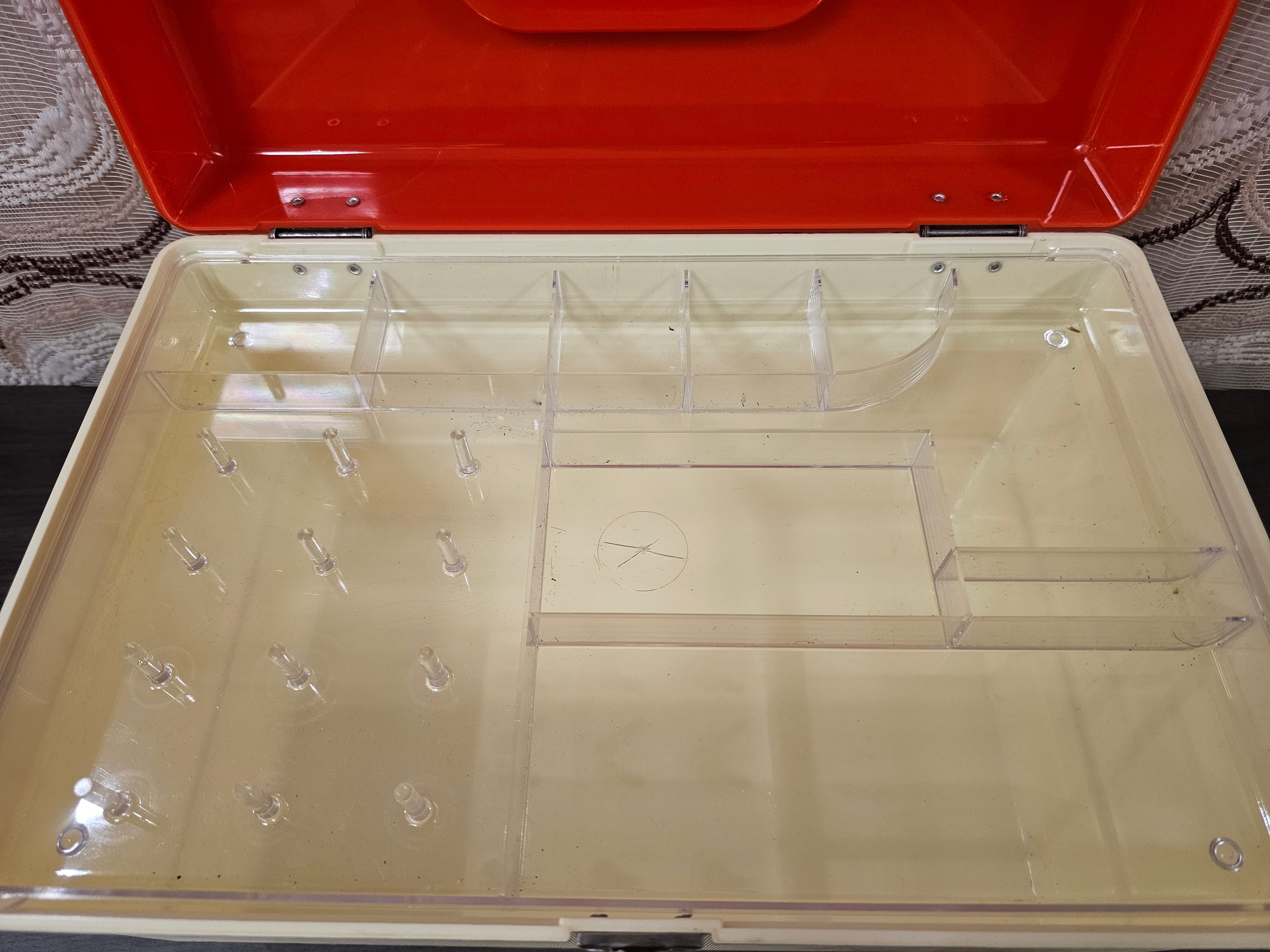 Curver naaikoffer met inzet crèmekleurig met oranje deksel