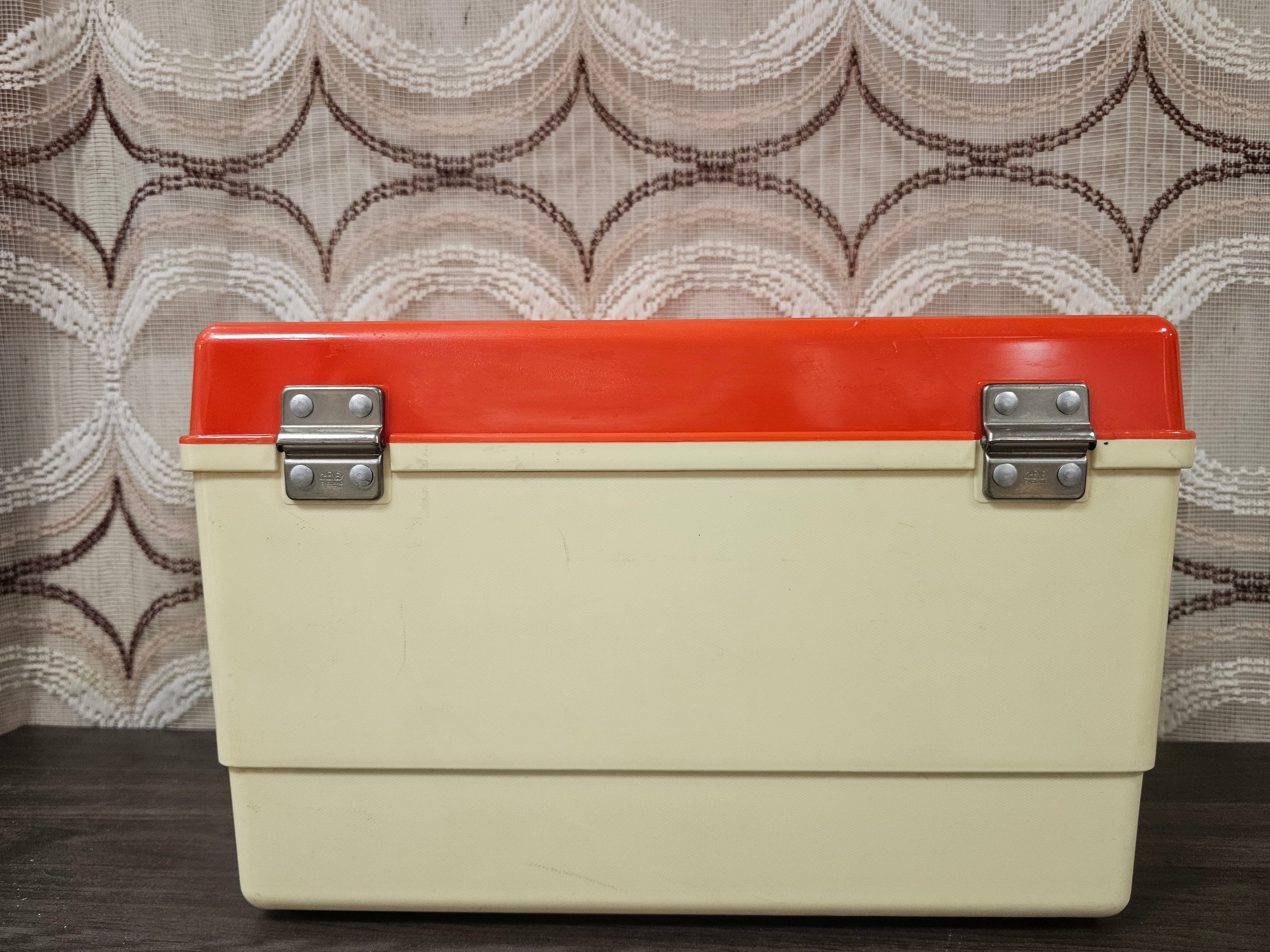 Curver naaikoffer met inzet crèmekleurig met oranje deksel