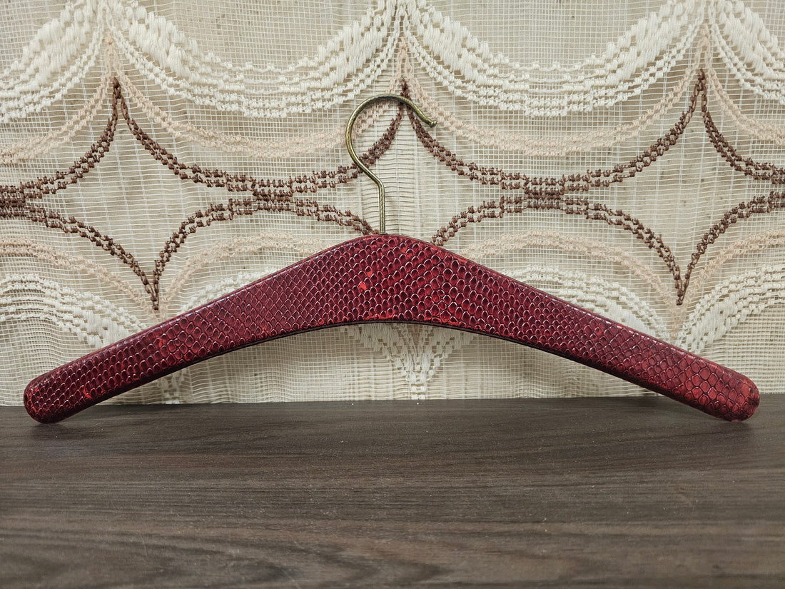 Vintage kledinghanger bordeaux studs