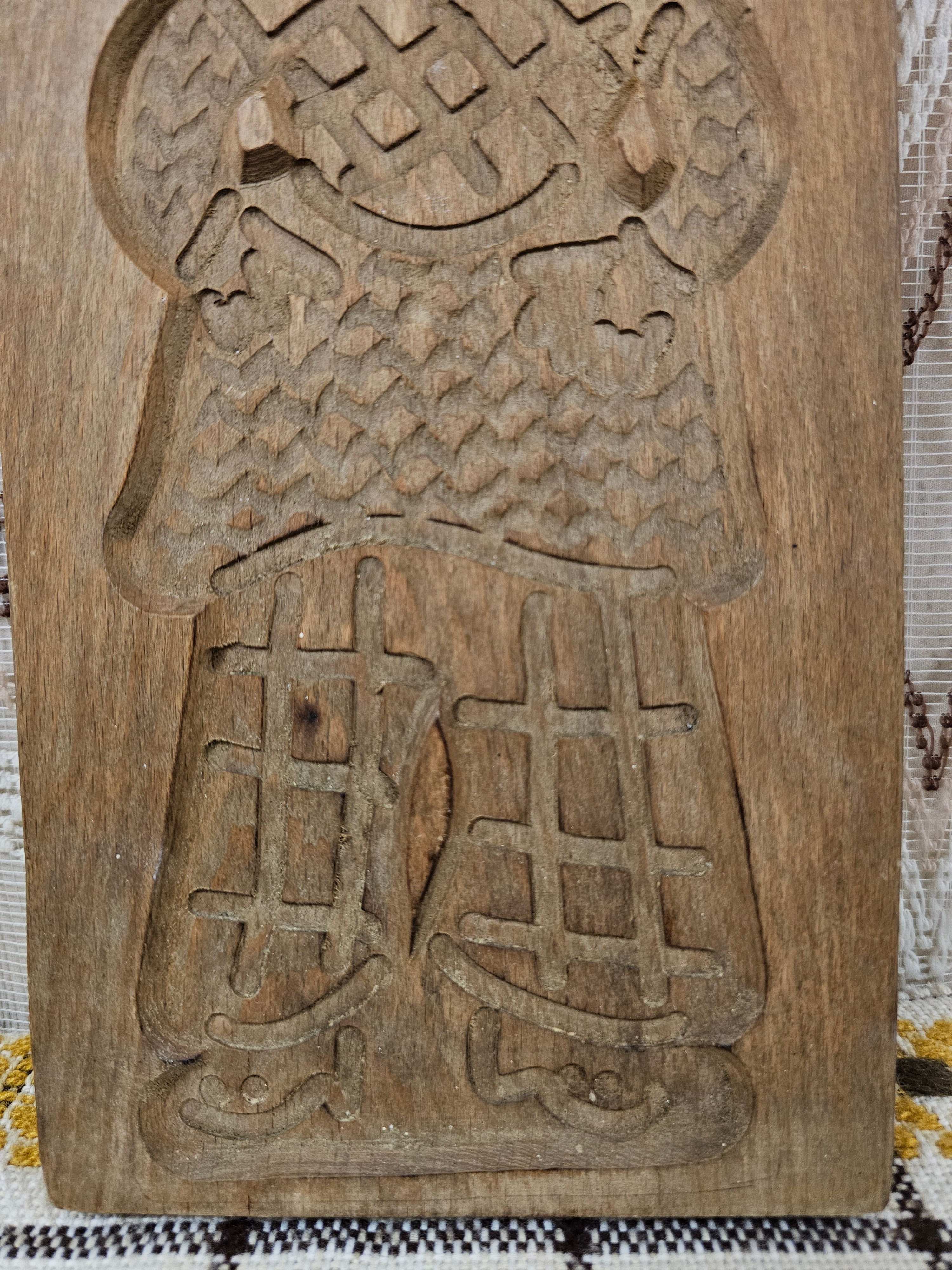 Vintage houten speculaasplank figuur in klederdracht 14,5 x 30 cm